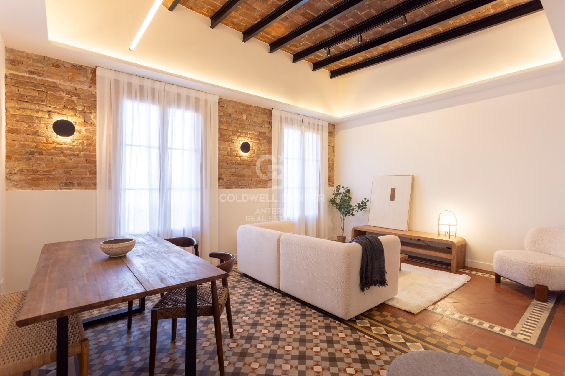 Fully renovated top floor apartment in Quadrat d’or
