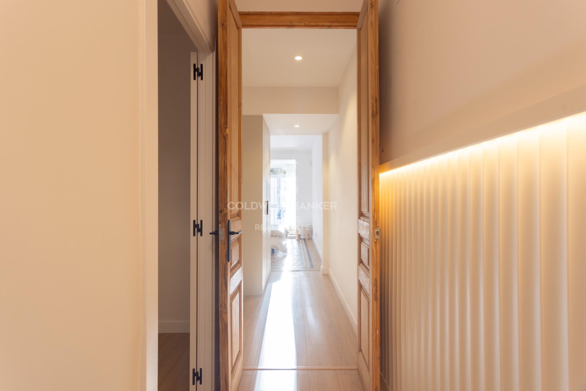 Fully renovated top floor apartment in Quadrat d’or