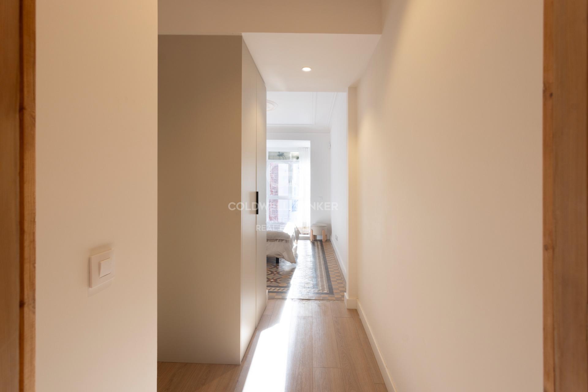 Fully renovated top floor apartment in Quadrat d’or