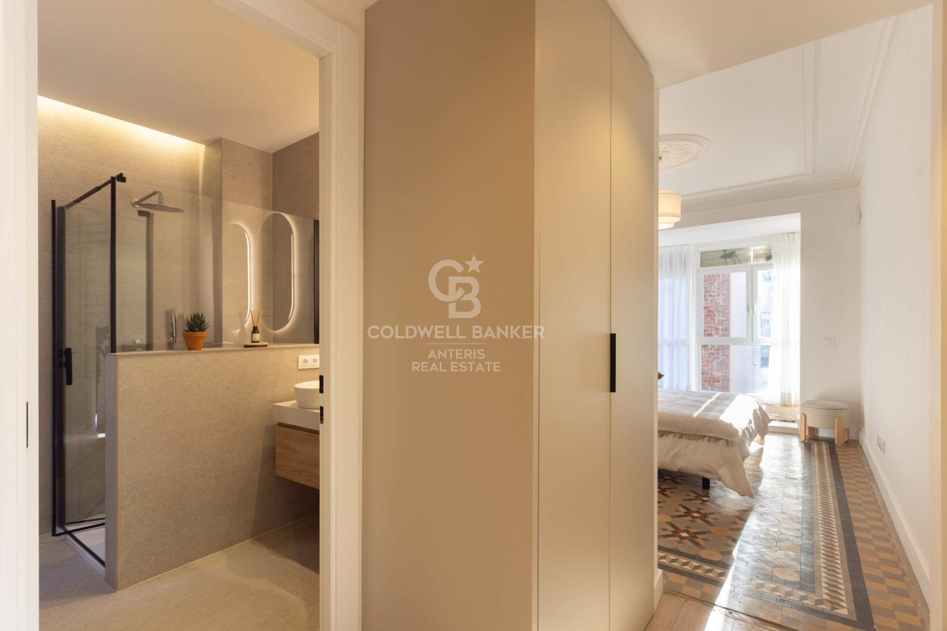 Fully renovated top floor apartment in Quadrat d’or