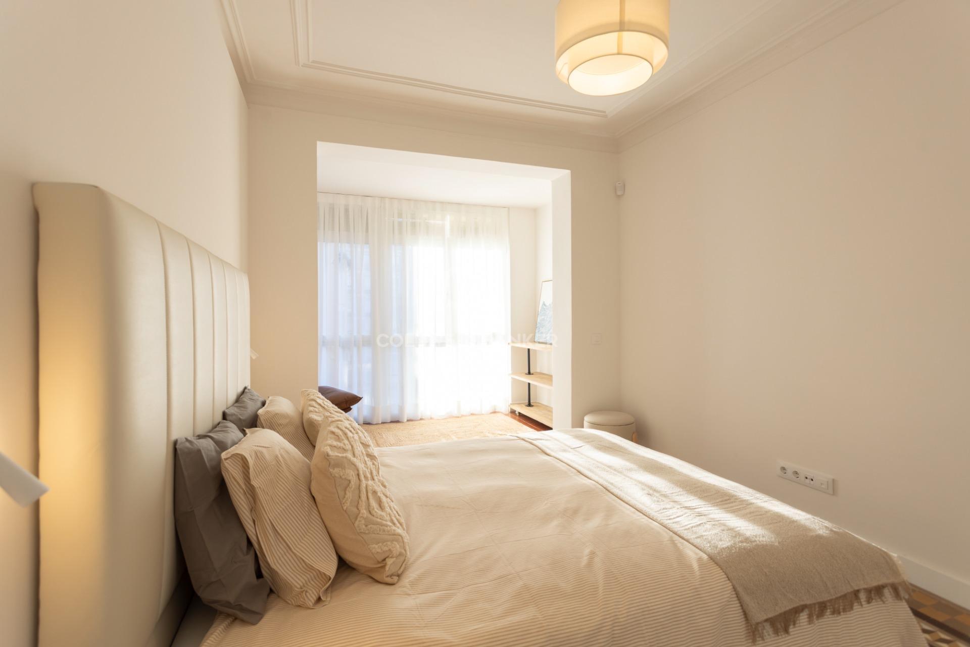 Fully renovated top floor apartment in Quadrat d’or