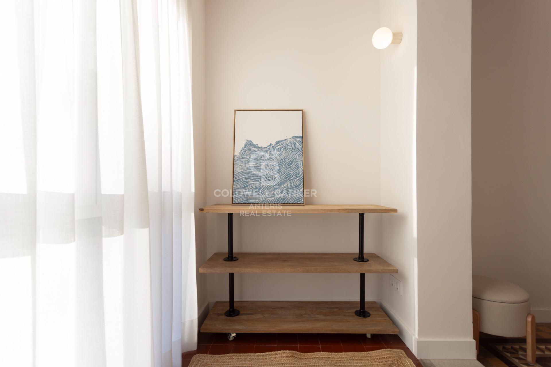 Fully renovated top floor apartment in Quadrat d’or