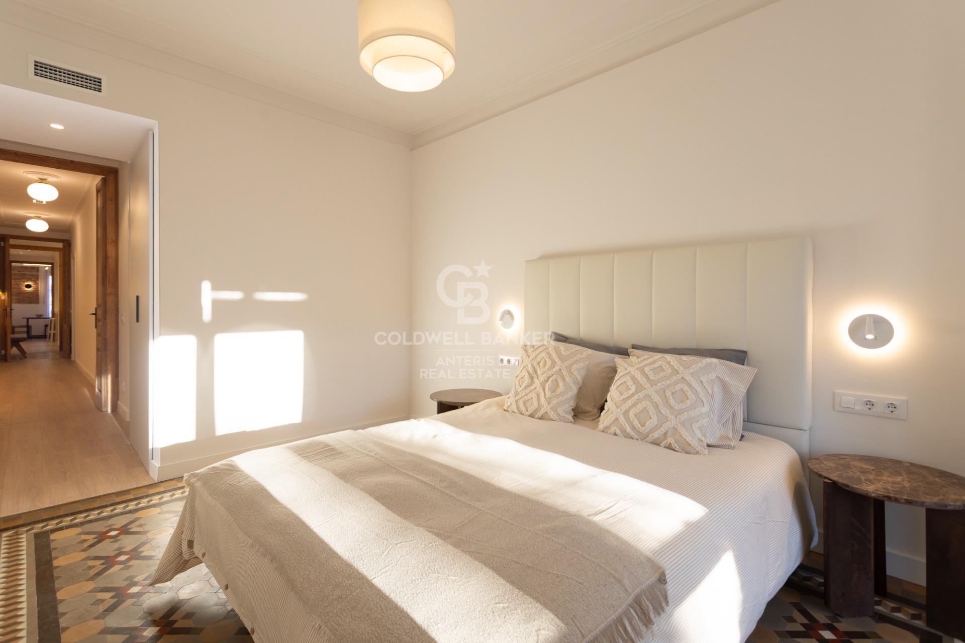 Fully renovated top floor apartment in Quadrat d’or