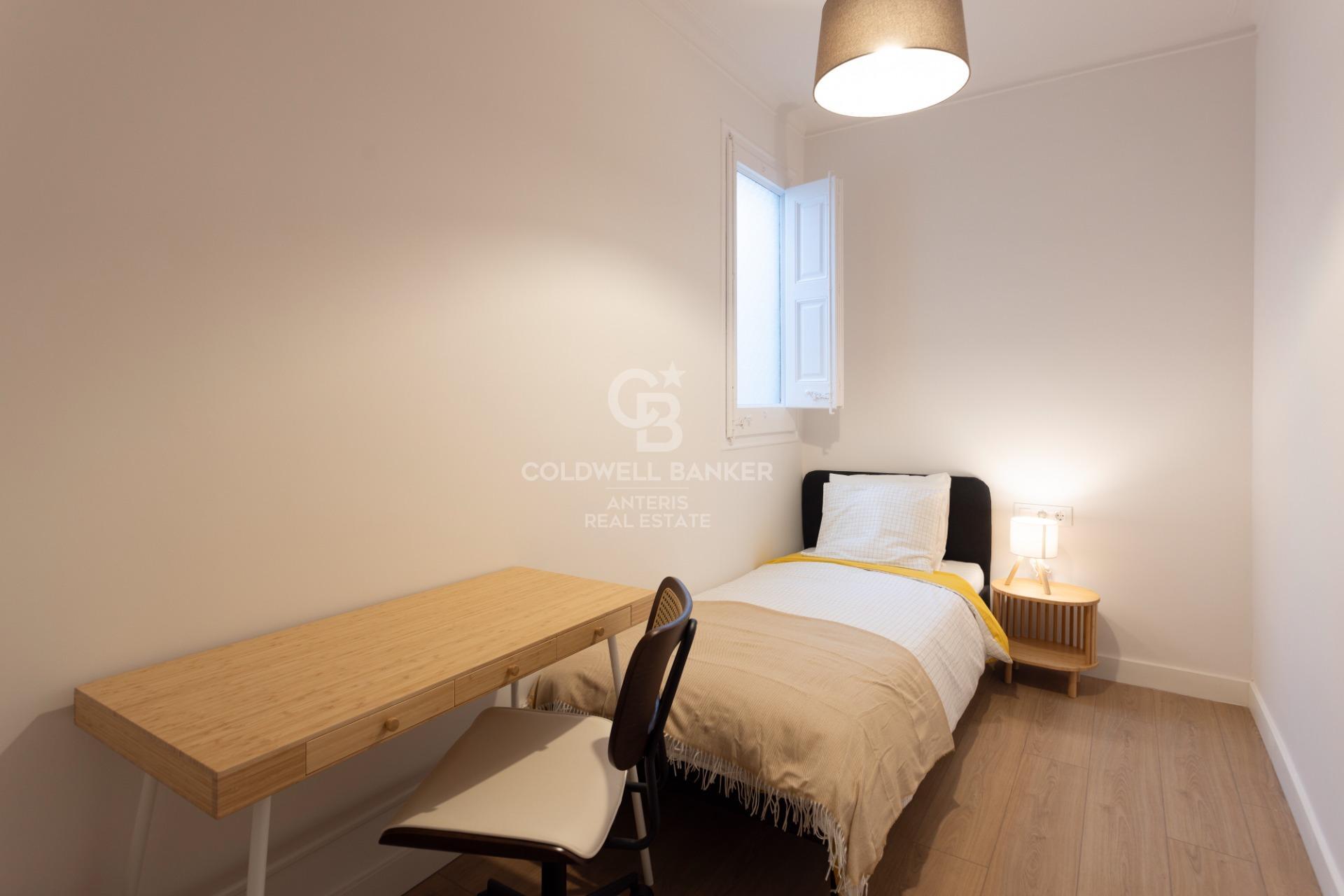 Fully renovated top floor apartment in Quadrat d’or