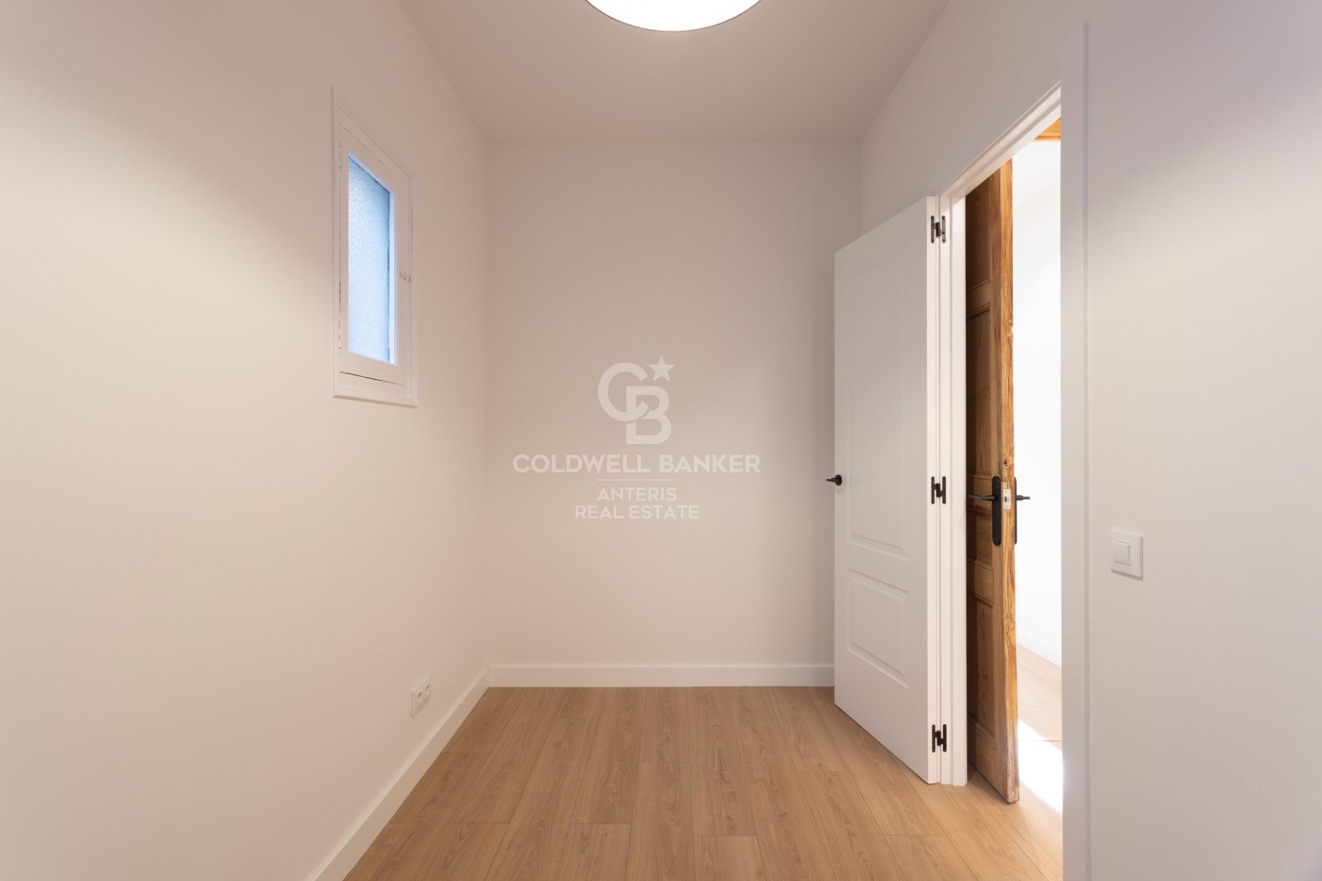 Fully renovated top floor apartment in Quadrat d’or