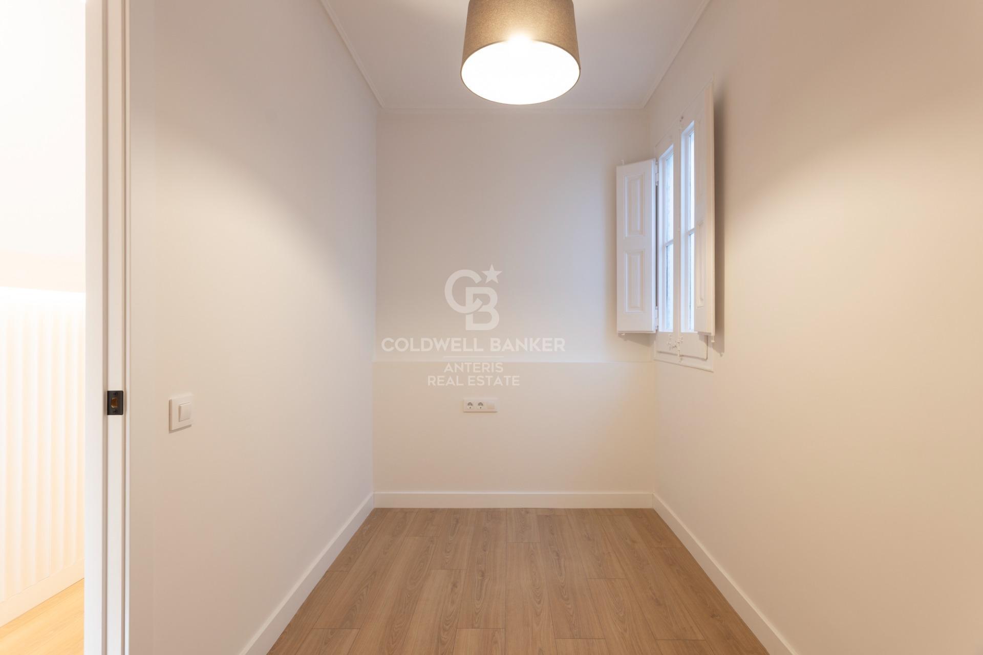 Fully renovated top floor apartment in Quadrat d’or