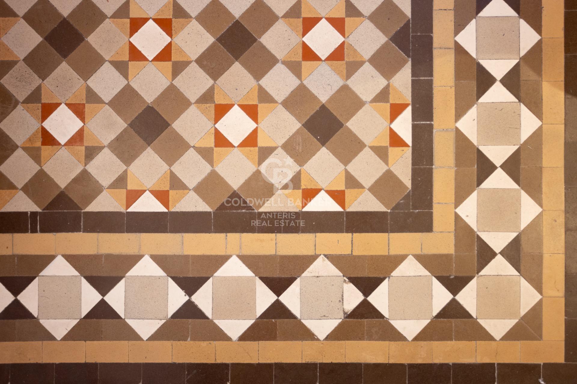 Fully renovated top floor apartment in Quadrat d’or