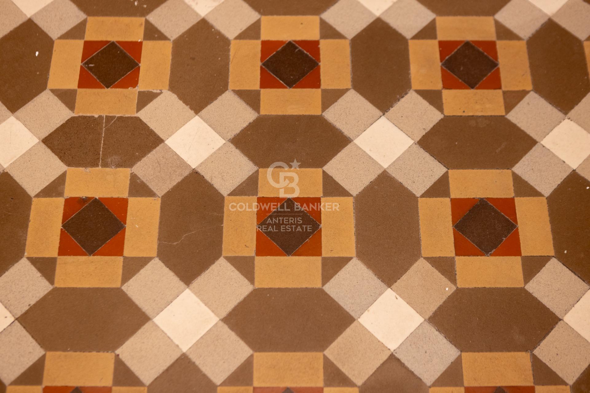 Fully renovated top floor apartment in Quadrat d’or