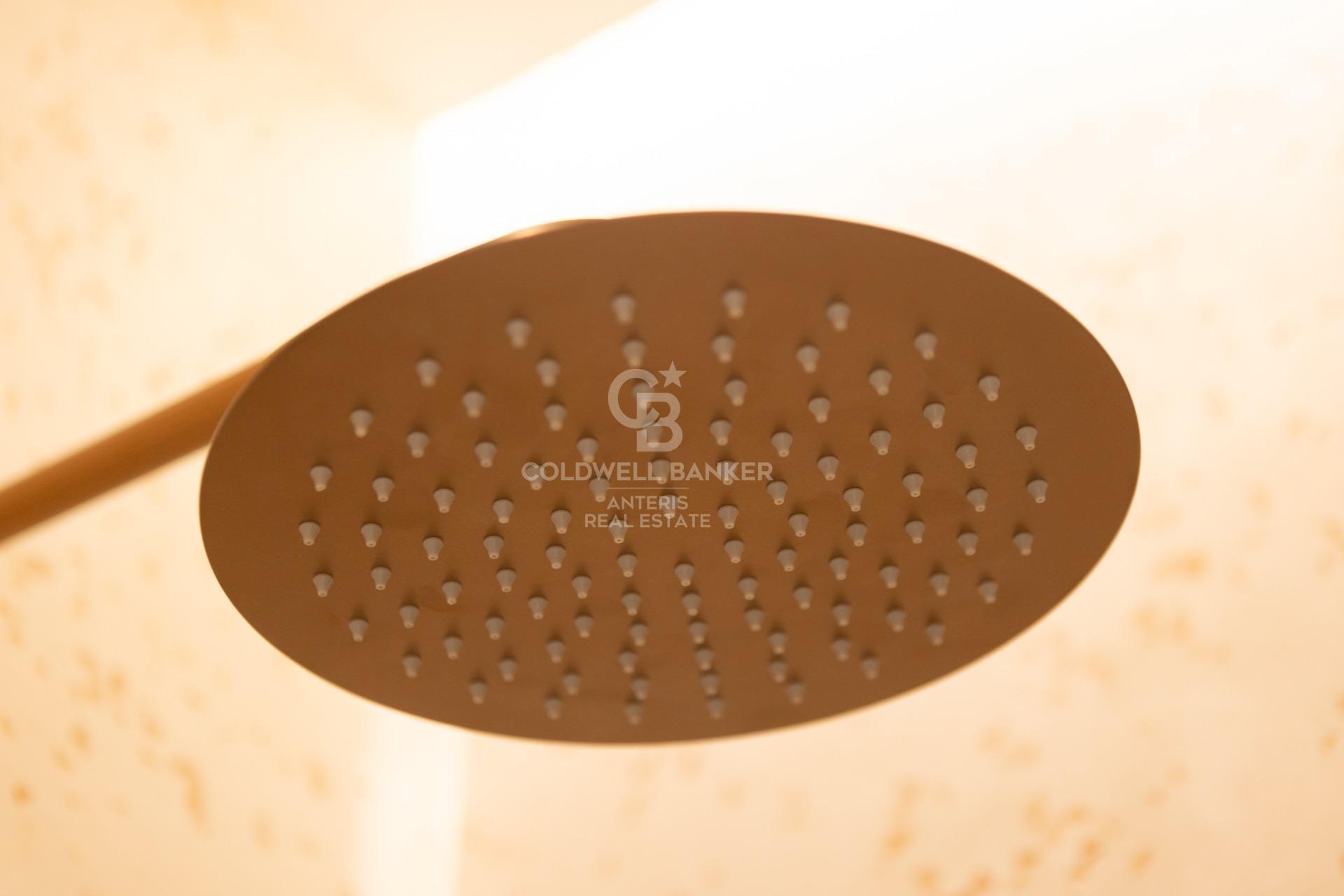 Fully renovated top floor apartment in Quadrat d’or