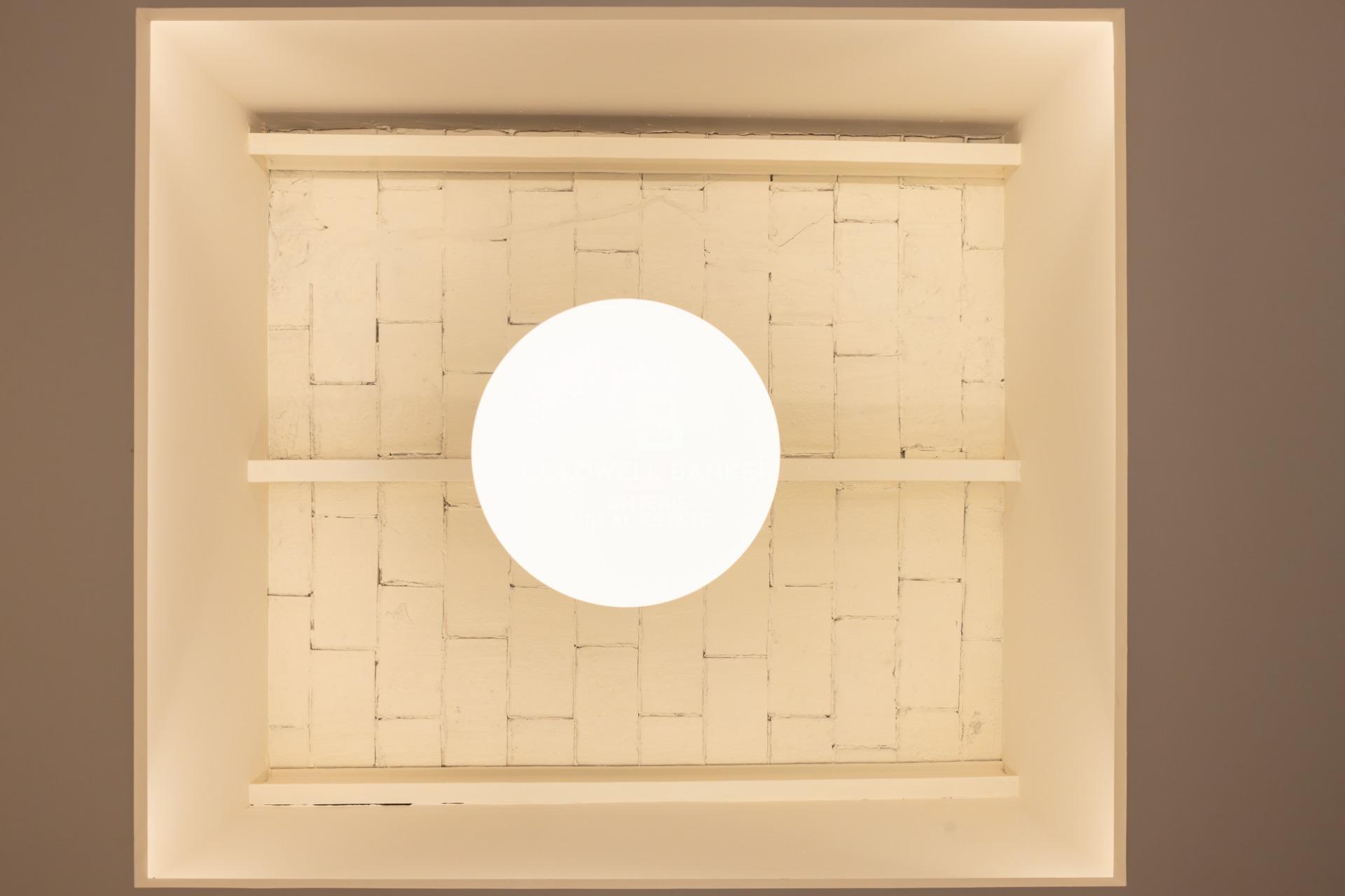 Fully renovated top floor apartment in Quadrat d’or