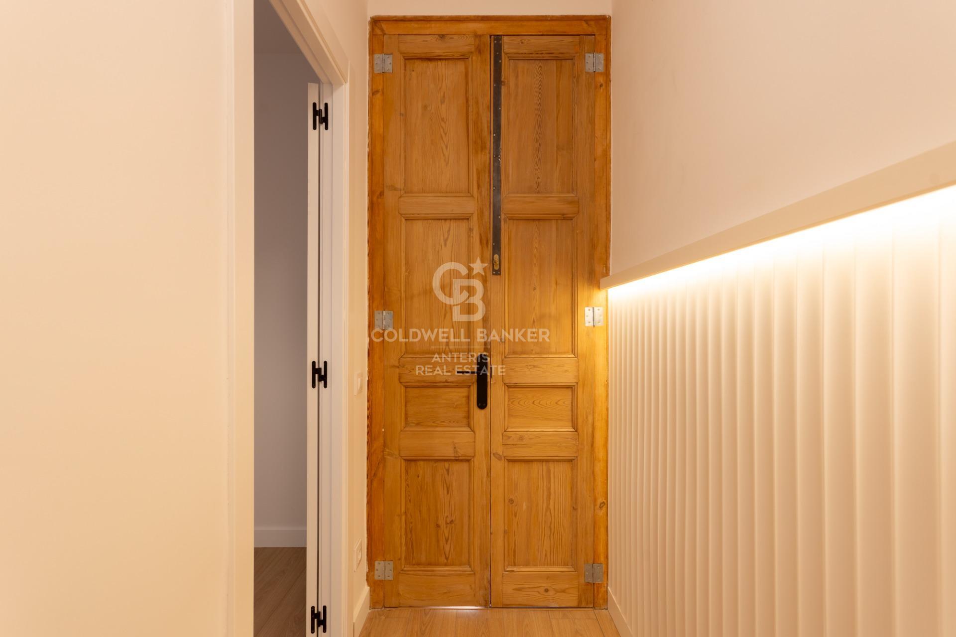 Fully renovated top floor apartment in Quadrat d’or