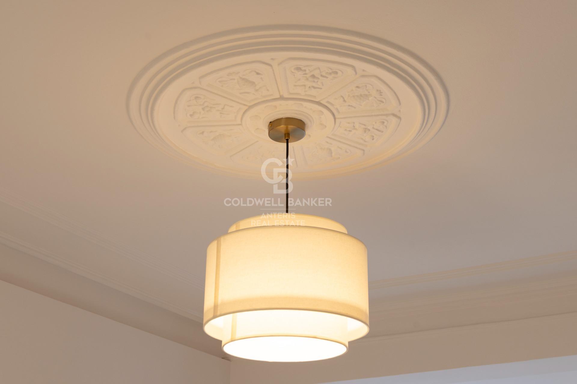 Fully renovated top floor apartment in Quadrat d’or