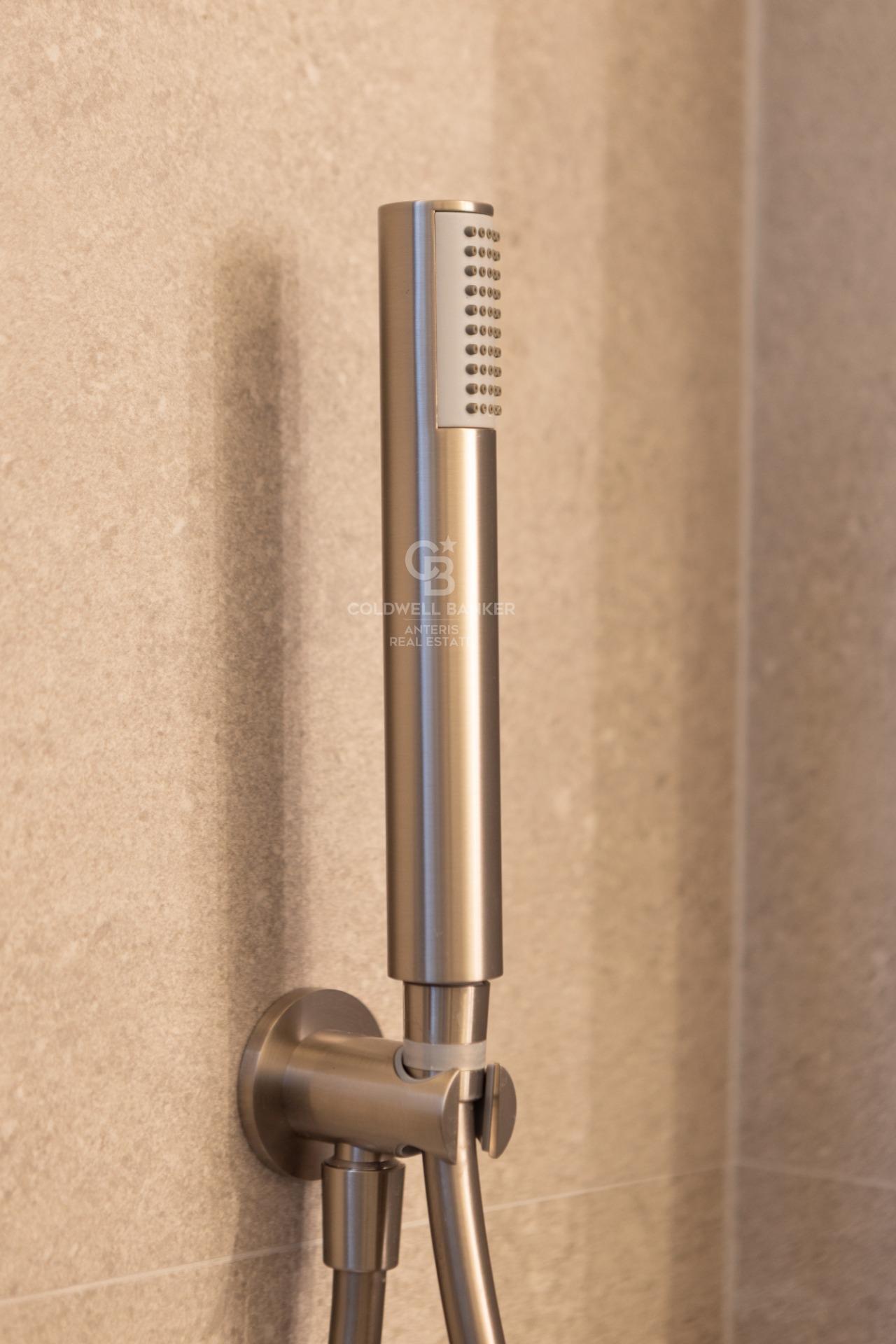 Fully renovated top floor apartment in Quadrat d’or