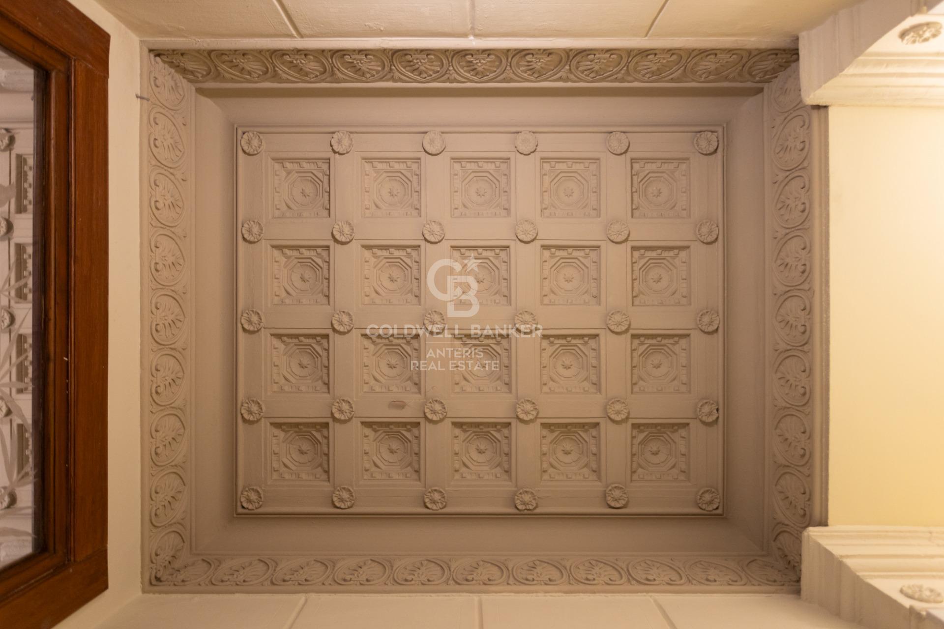 Fully renovated top floor apartment in Quadrat d’or