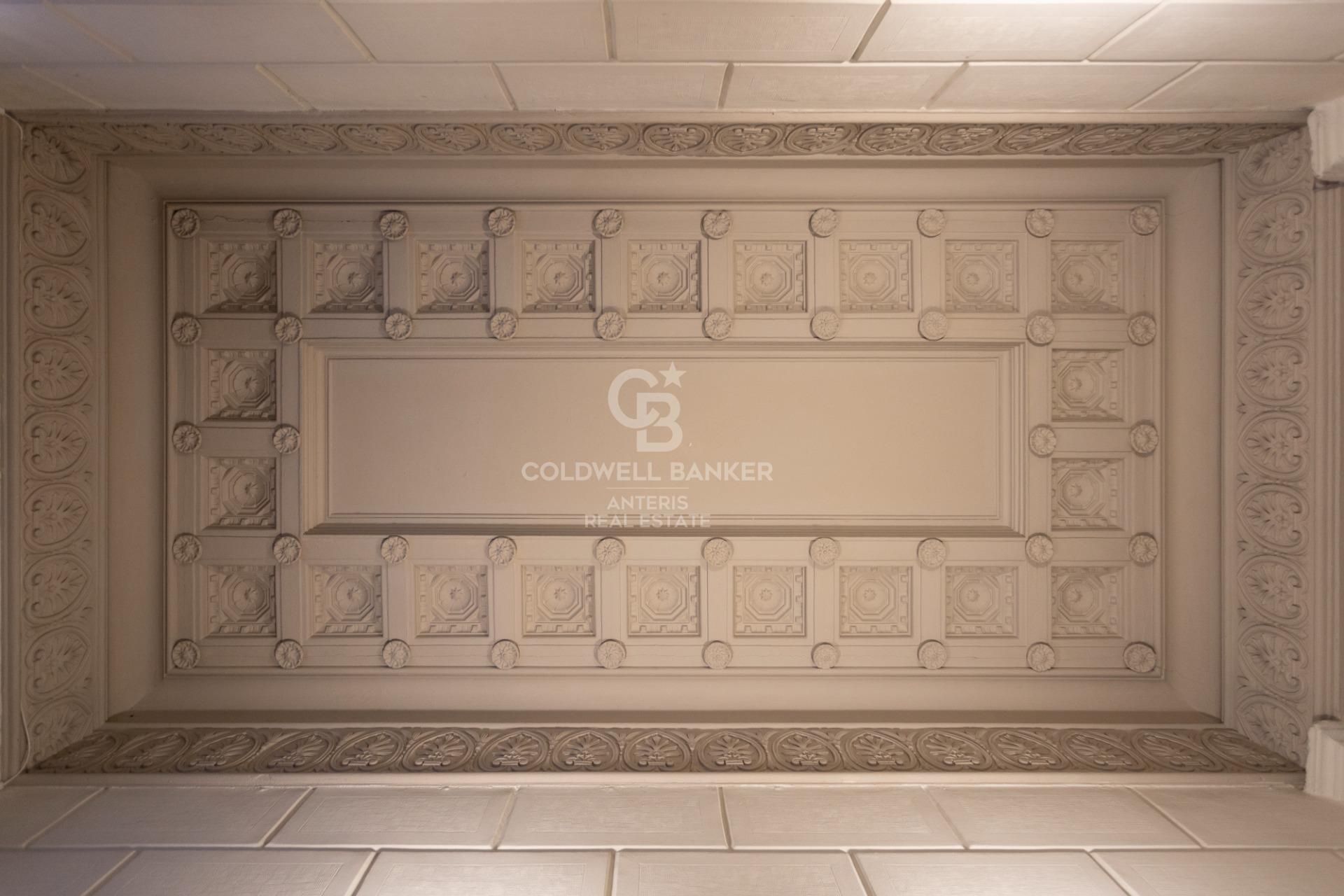 Fully renovated top floor apartment in Quadrat d’or