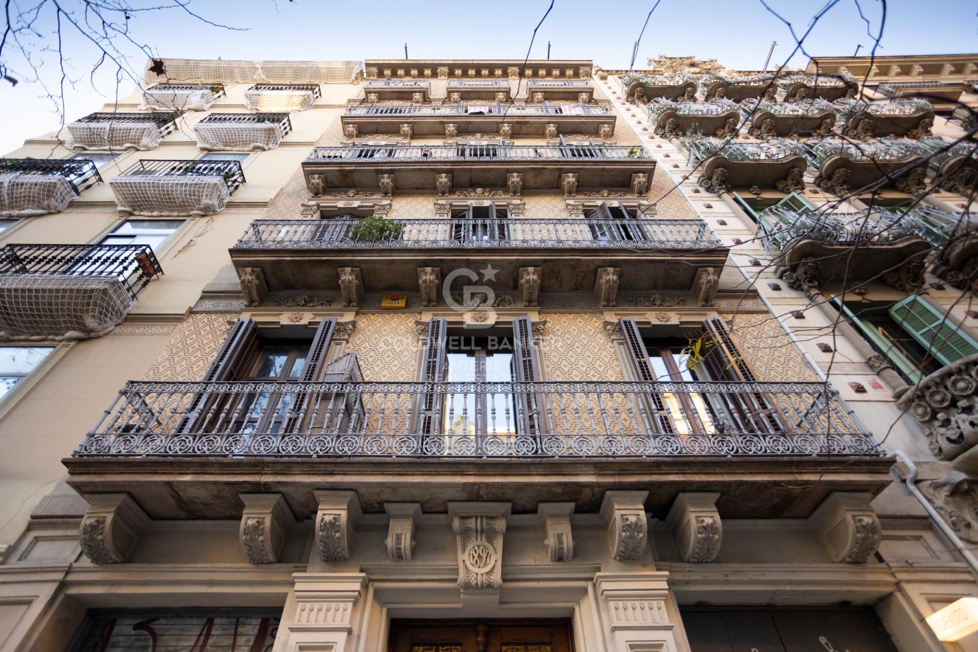 Fully renovated top floor apartment in Quadrat d’or