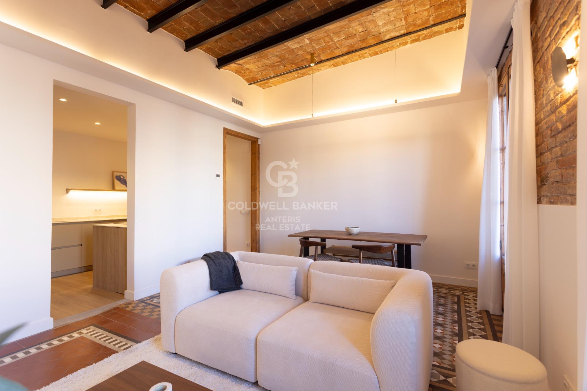 Fully renovated top floor apartment in Quadrat d’or