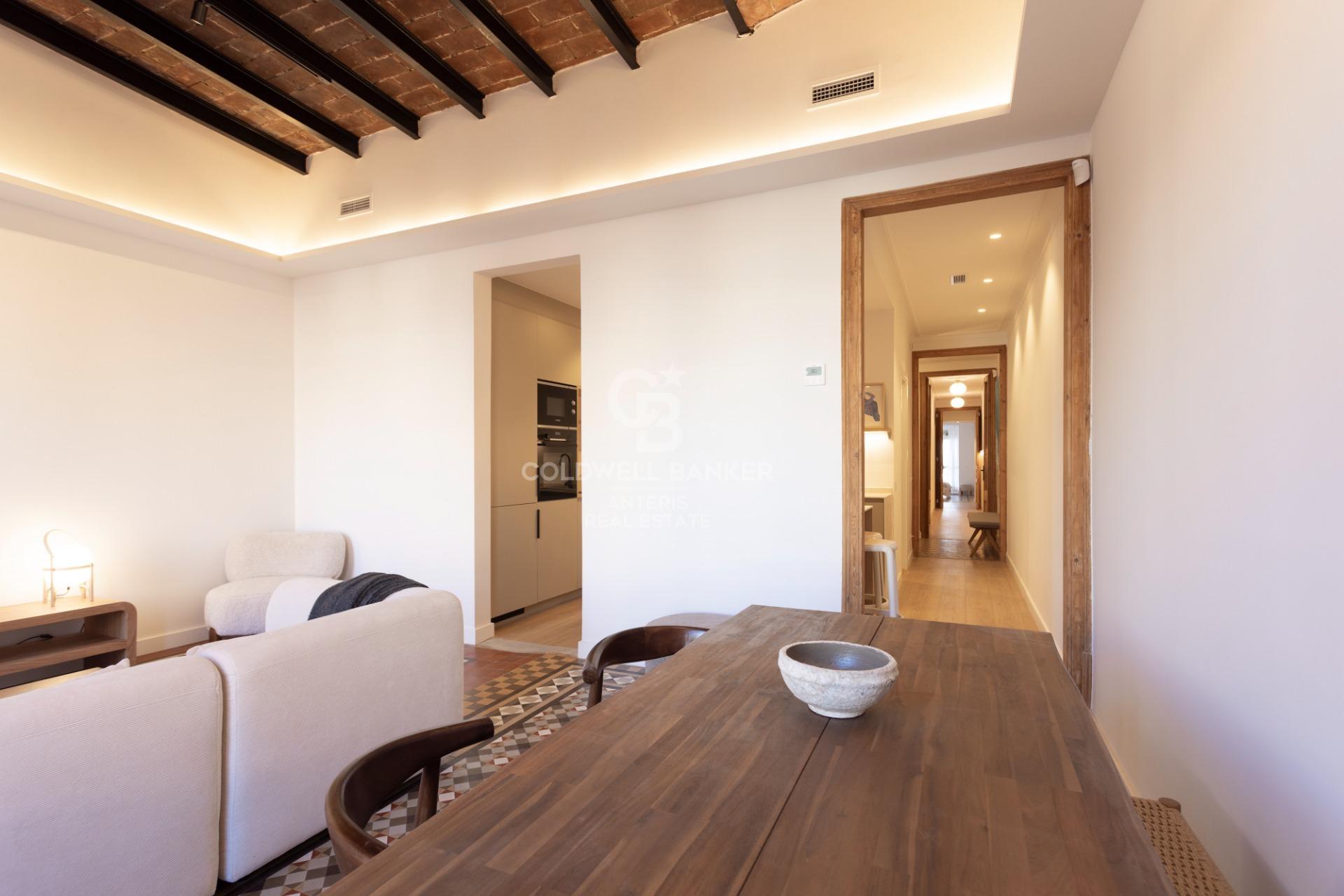 Fully renovated top floor apartment in Quadrat d’or