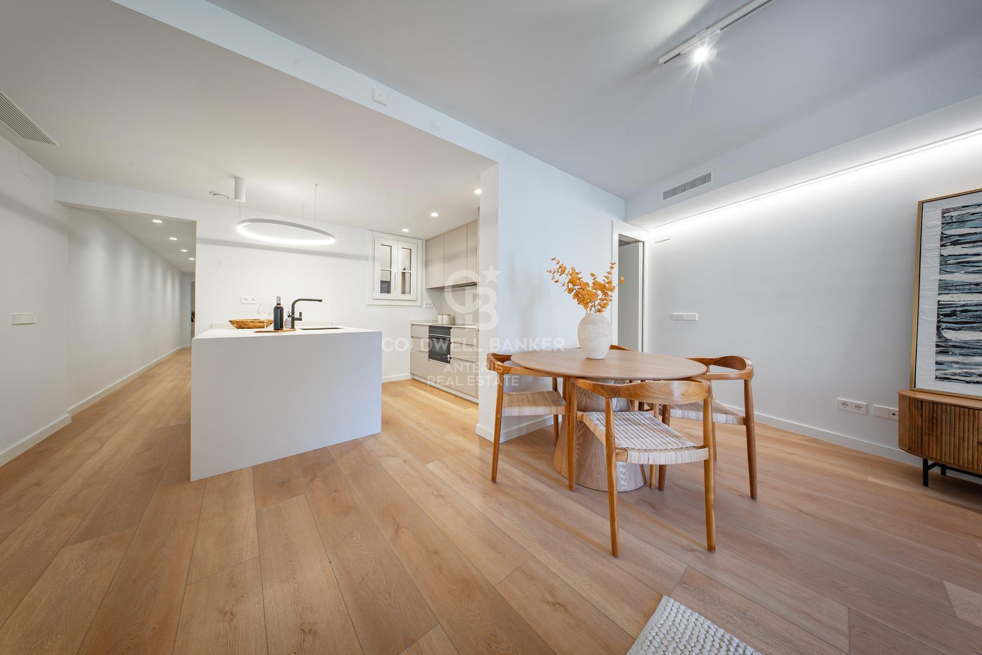 Charming exterior apartment in a historic building with swimming pool in the heart of Barcelona