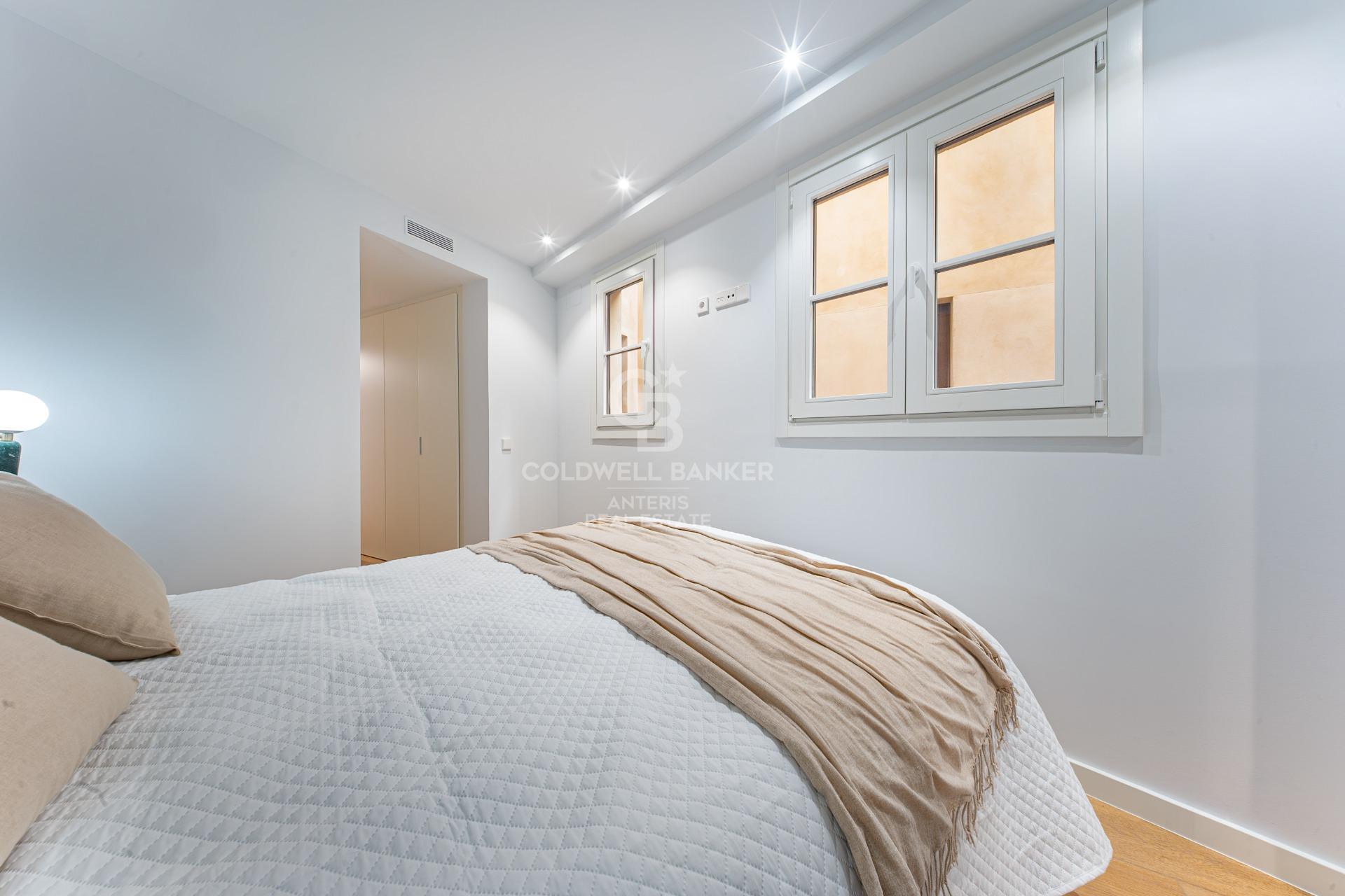 Charming exterior apartment in a historic building with swimming pool in the heart of Barcelona