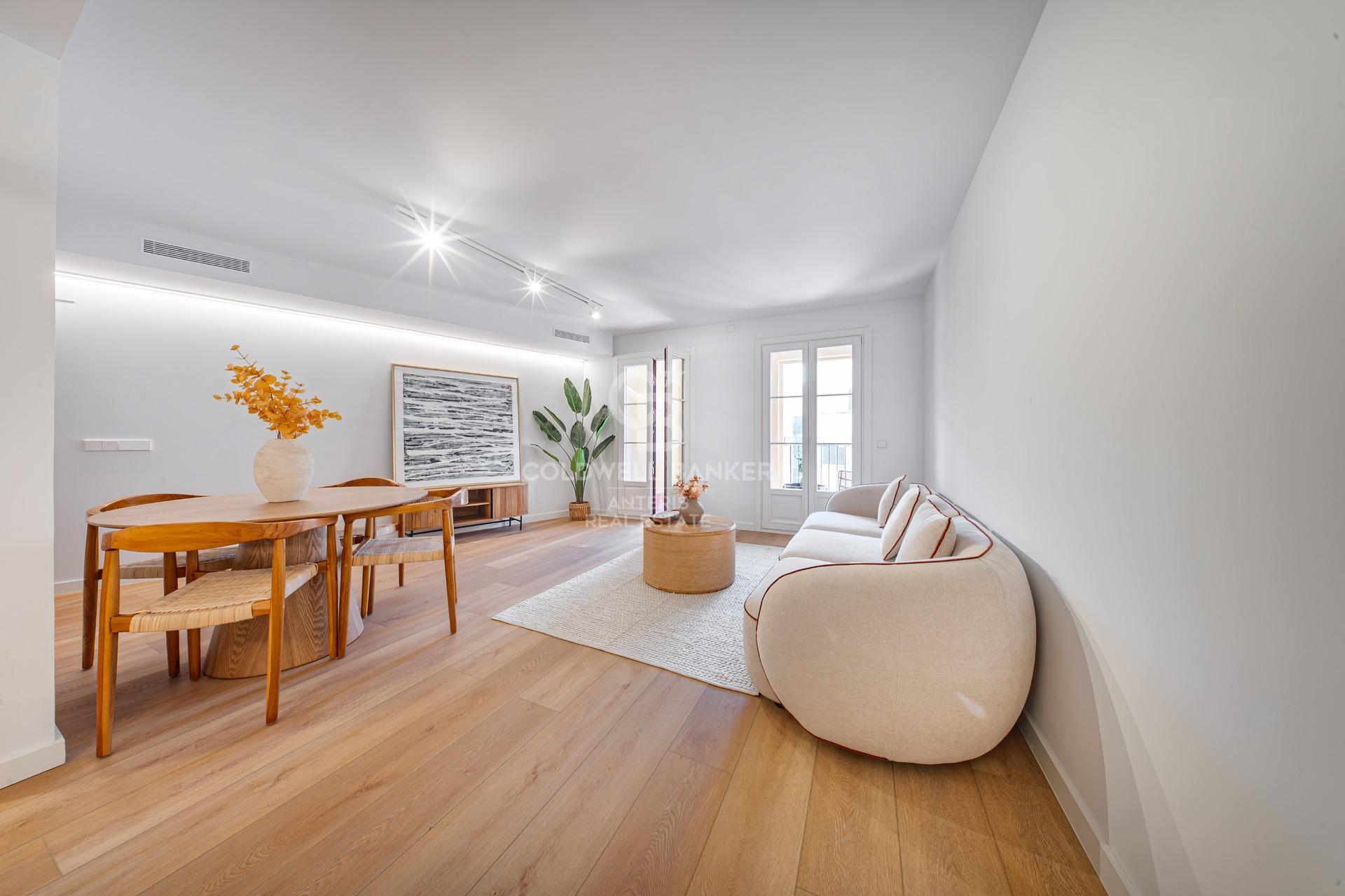 Charming exterior apartment in a historic building with swimming pool in the heart of Barcelona