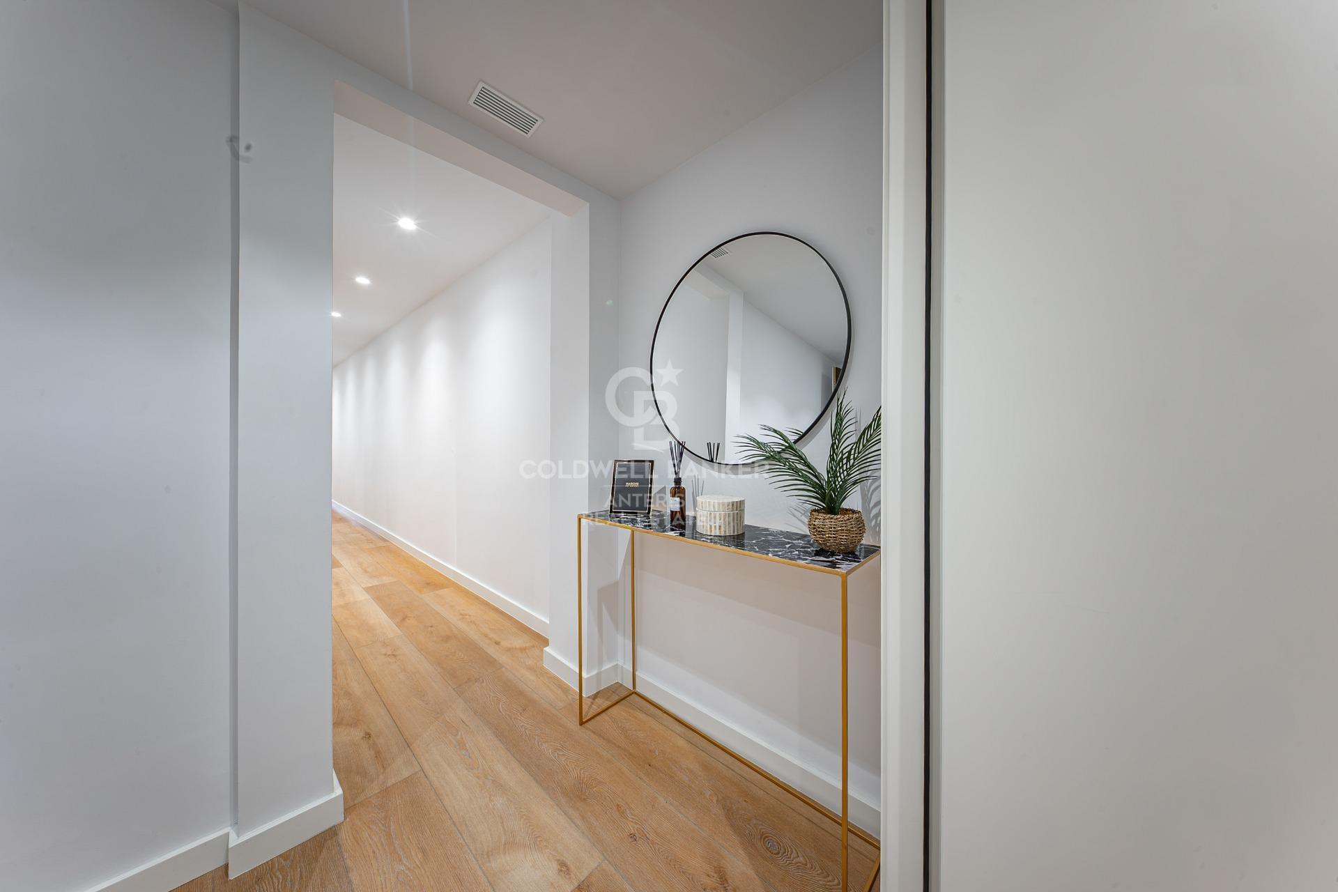 Charming exterior apartment in a historic building with swimming pool in the heart of Barcelona