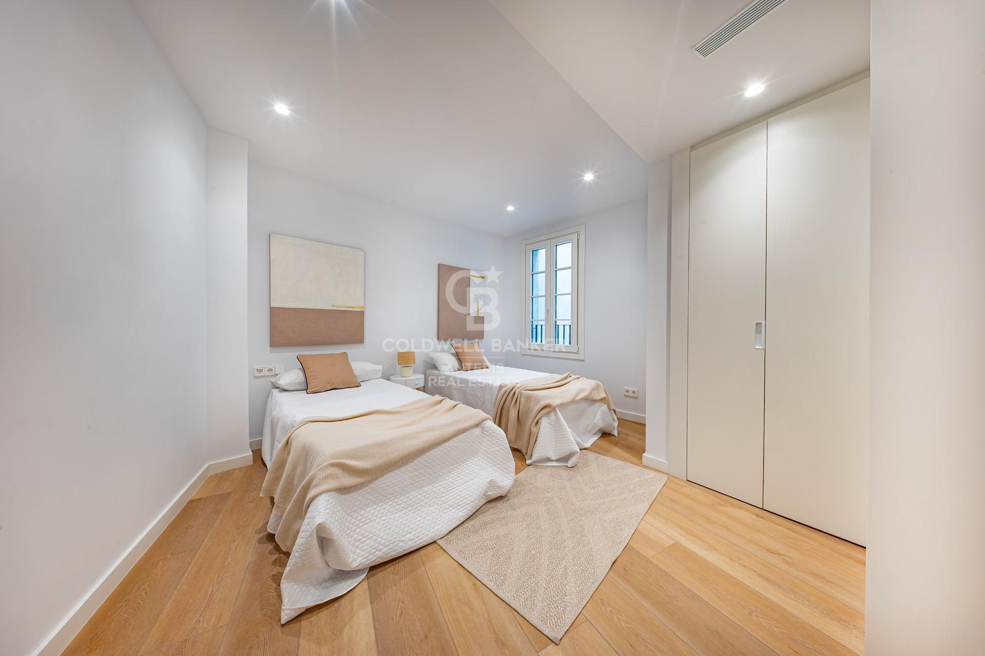 Charming exterior apartment in a historic building with swimming pool in the heart of Barcelona