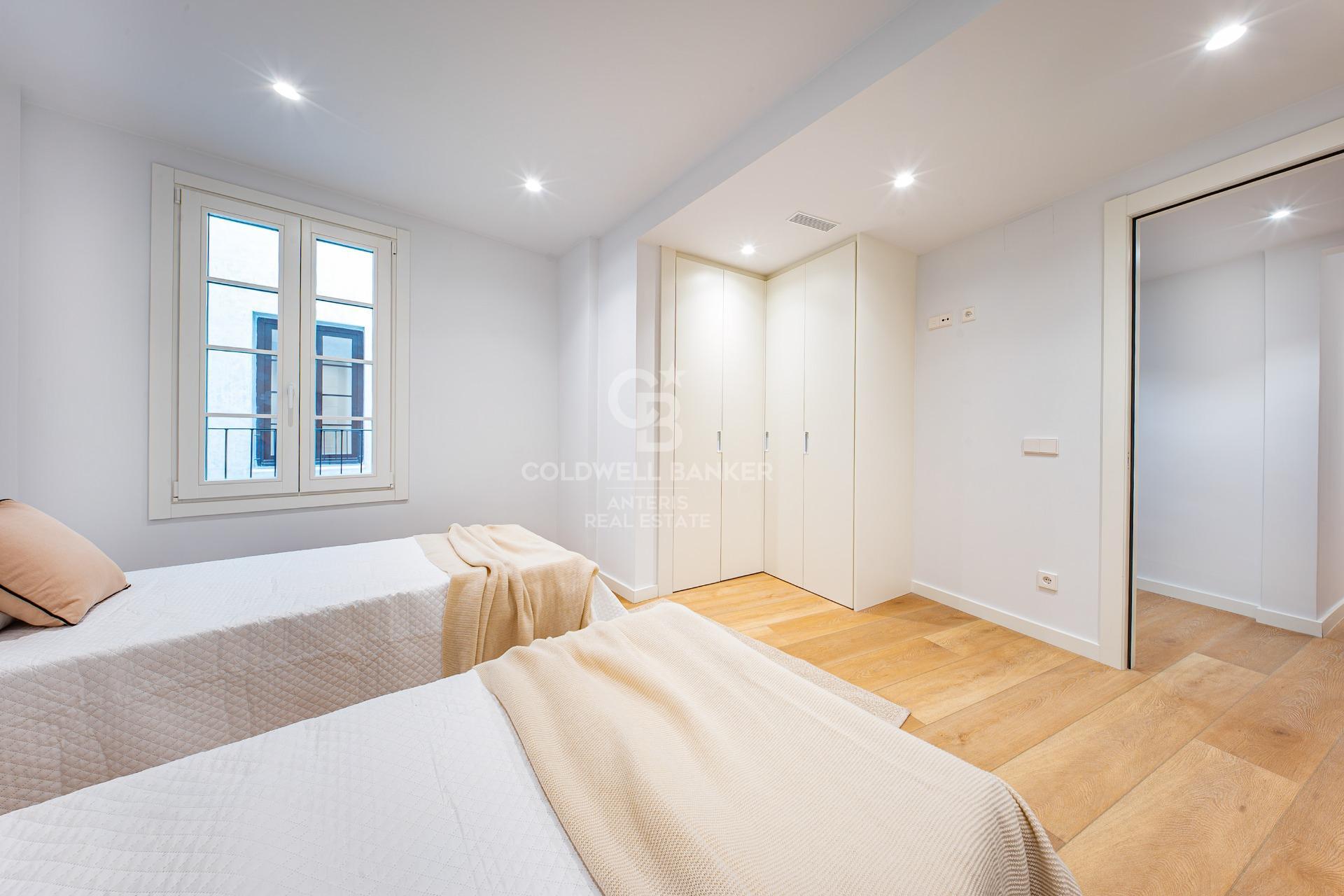 Charming exterior apartment in a historic building with swimming pool in the heart of Barcelona