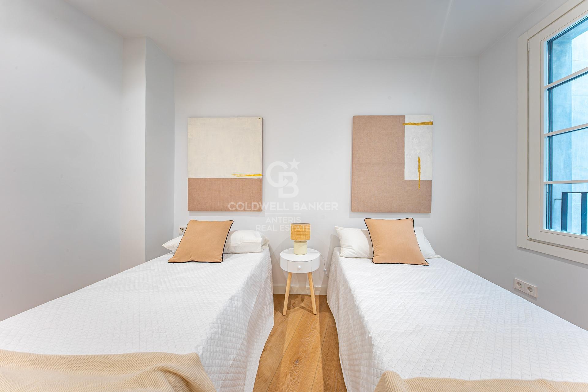 Charming exterior apartment in a historic building with swimming pool in the heart of Barcelona