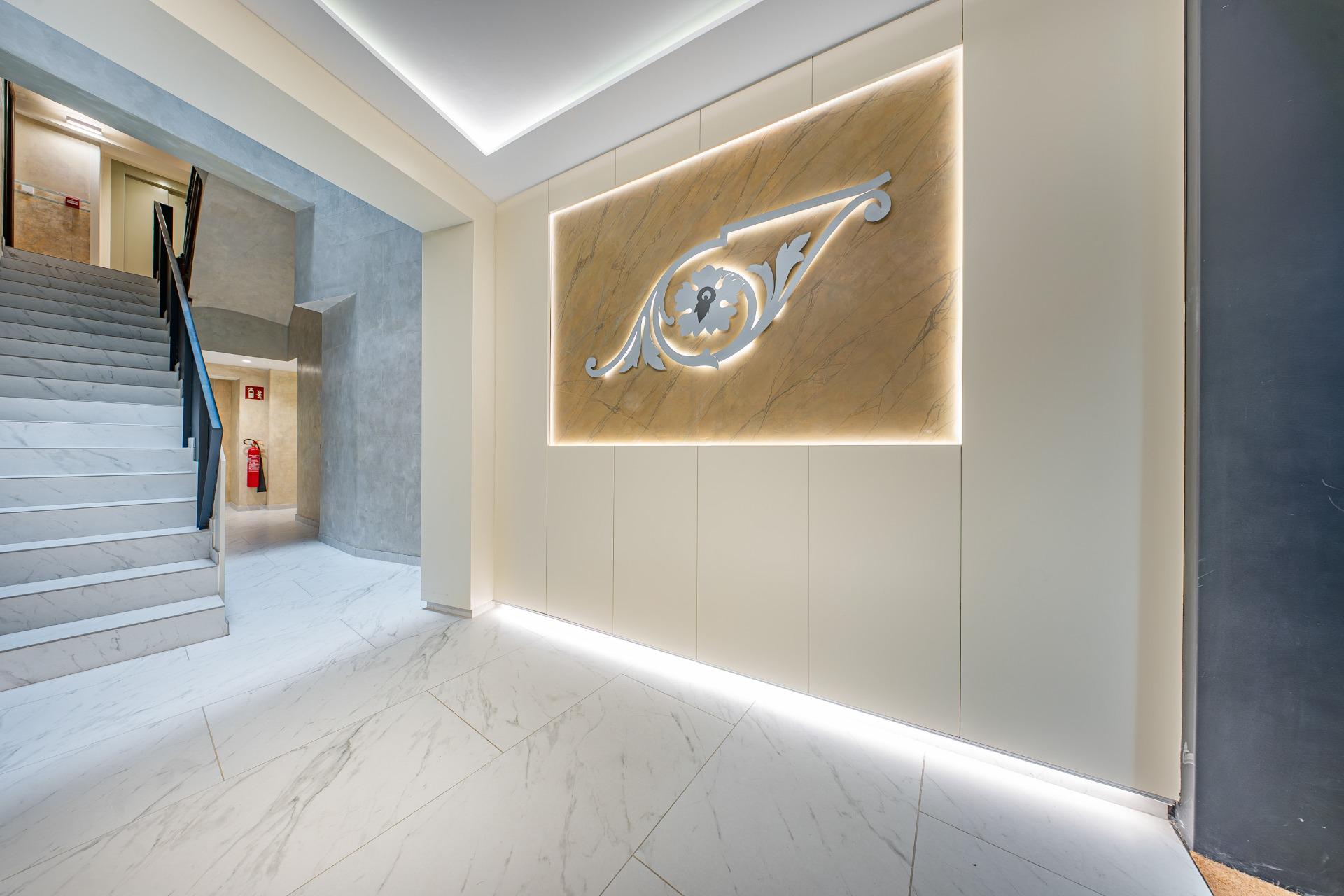 Charming exterior apartment in a historic building with swimming pool in the heart of Barcelona