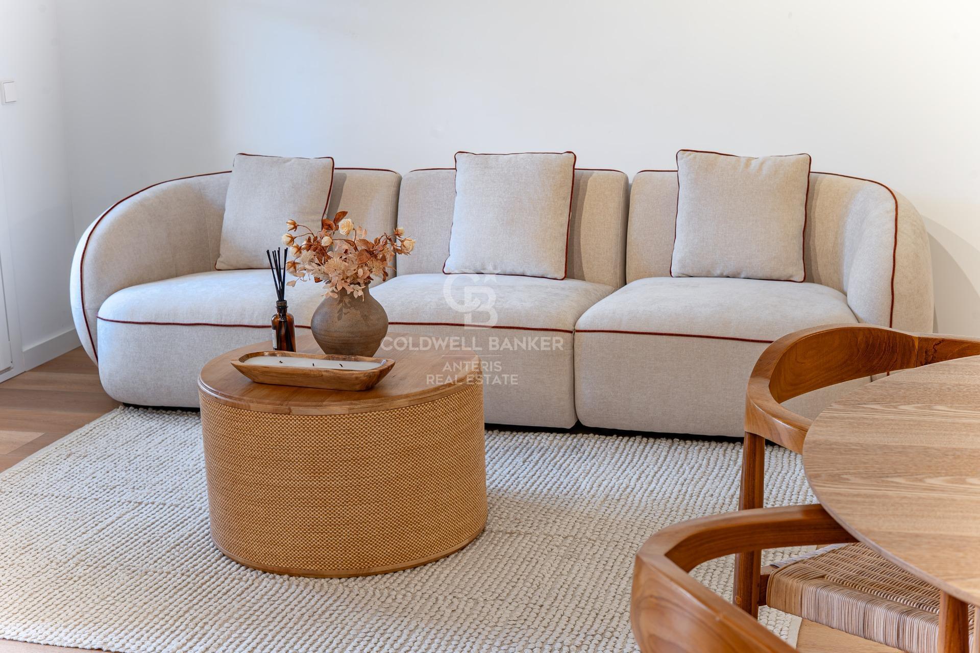 Charming exterior apartment in a historic building with swimming pool in the heart of Barcelona