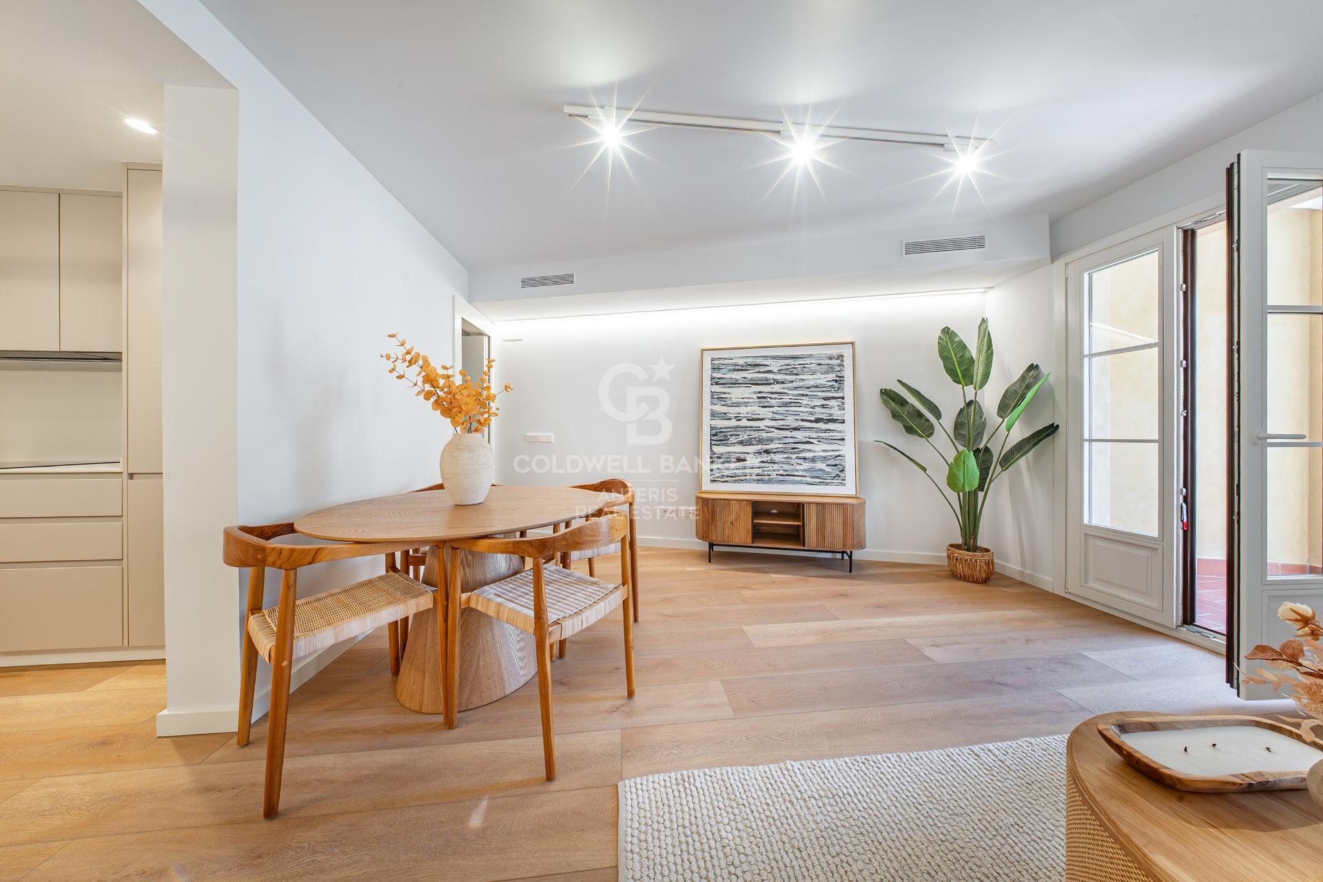 Charming exterior apartment in a historic building with swimming pool in the heart of Barcelona