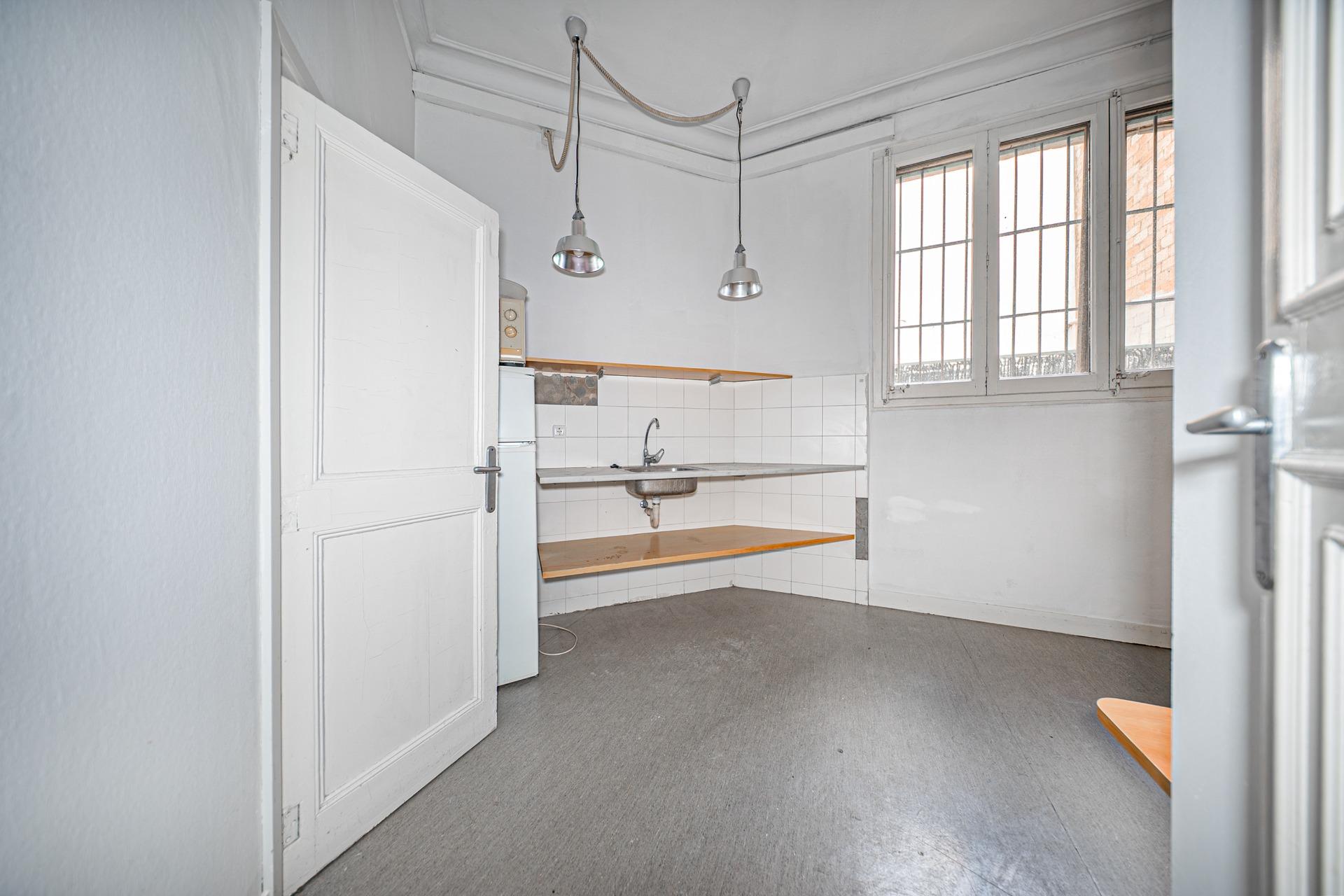 Bright and central office for rent.