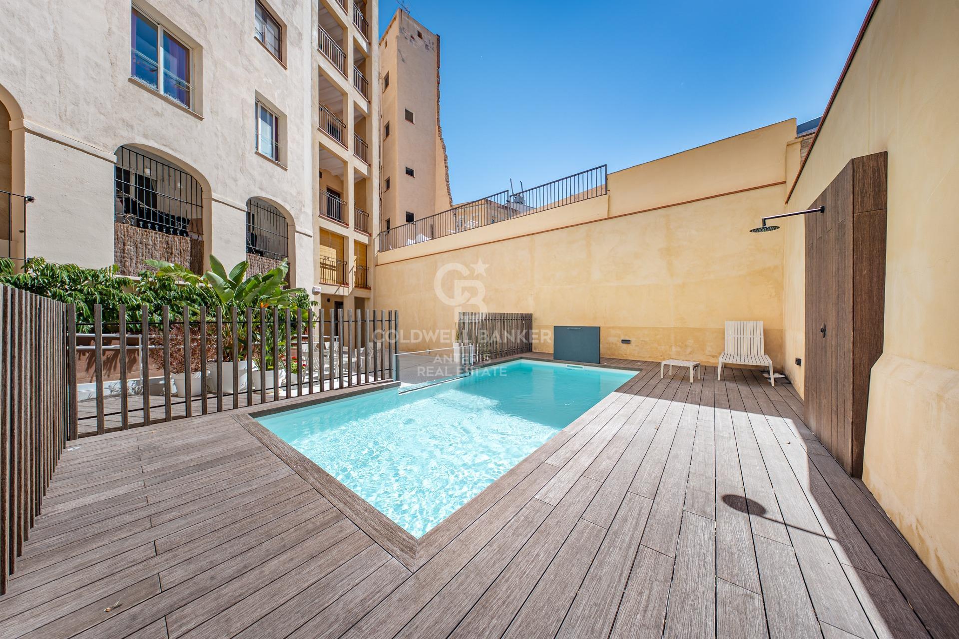 Charming exterior apartment in a historic building with swimming pool in the heart of Barcelona