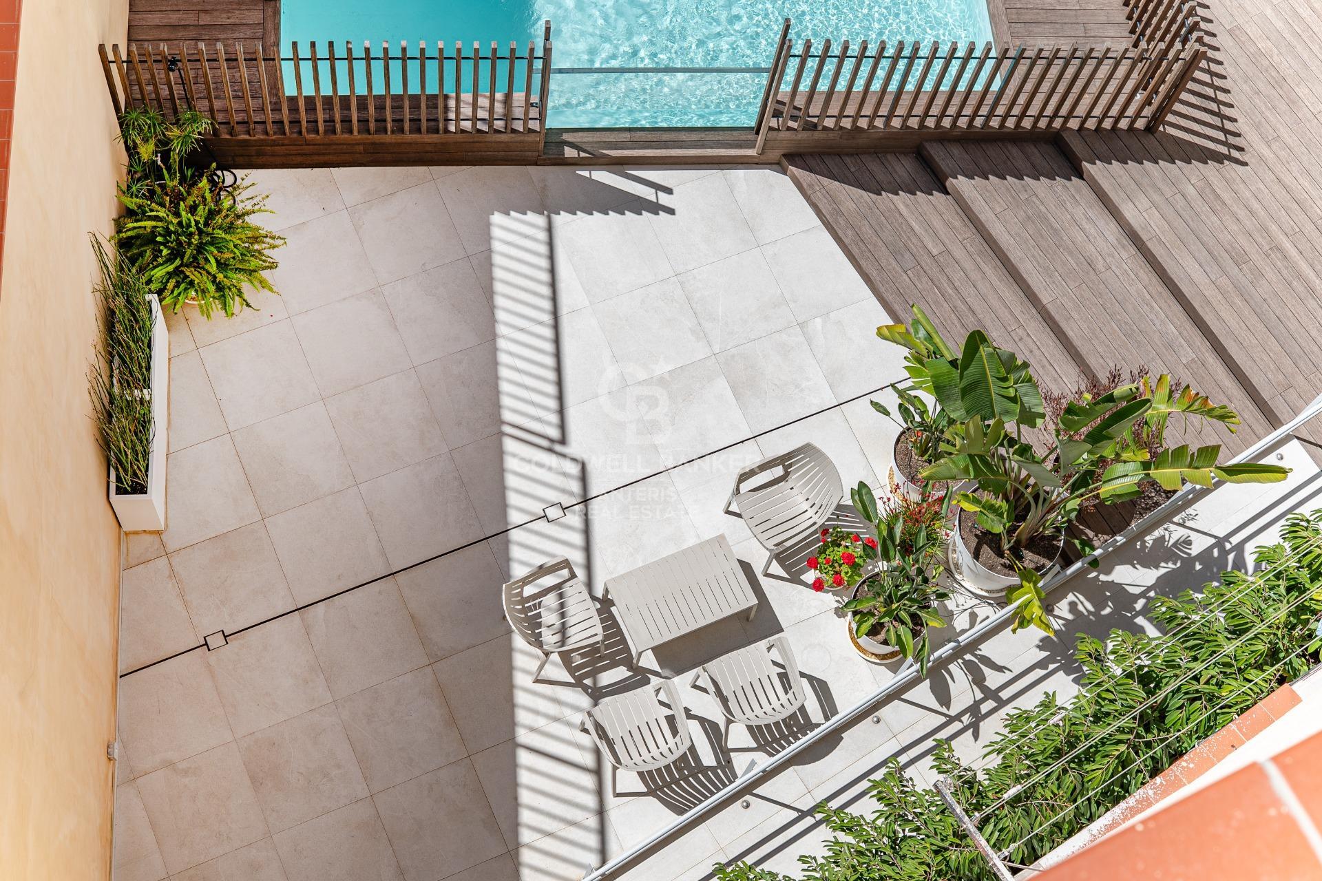 Charming exterior apartment in a historic building with swimming pool in the heart of Barcelona