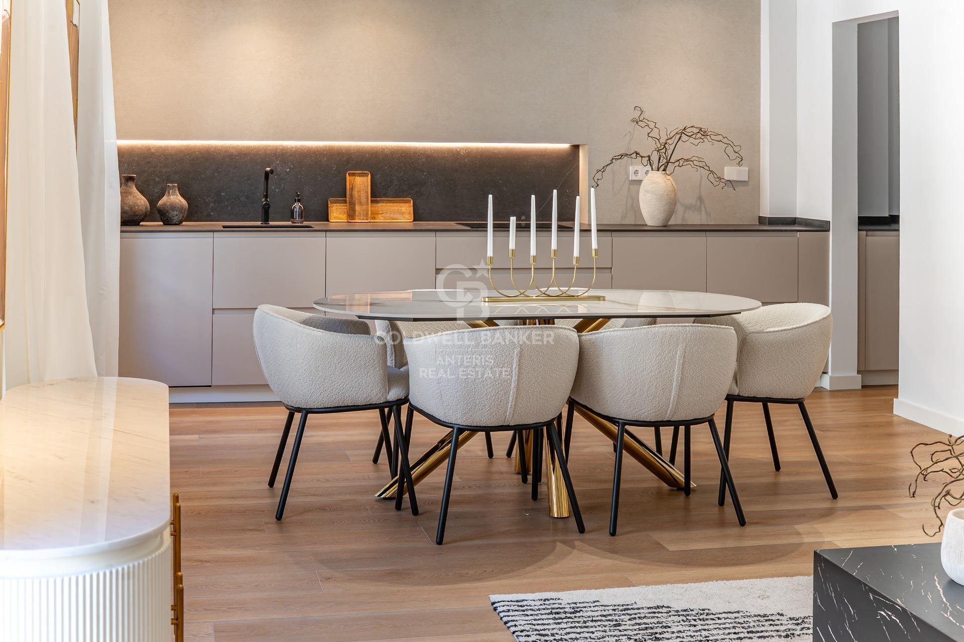 Charming exterior apartment in a historic building with swimming pool in the heart of Barcelona