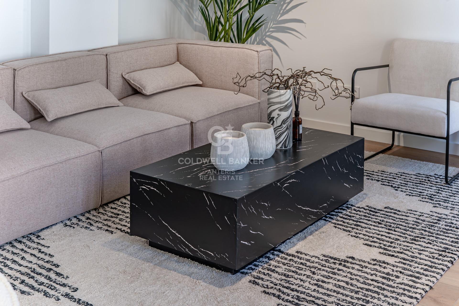 Charming exterior apartment in a historic building with swimming pool in the heart of Barcelona