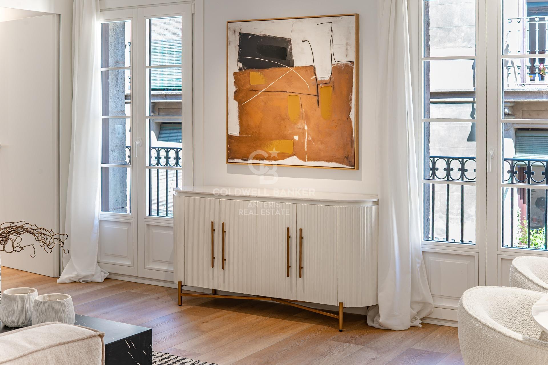 Charming exterior apartment in a historic building with swimming pool in the heart of Barcelona