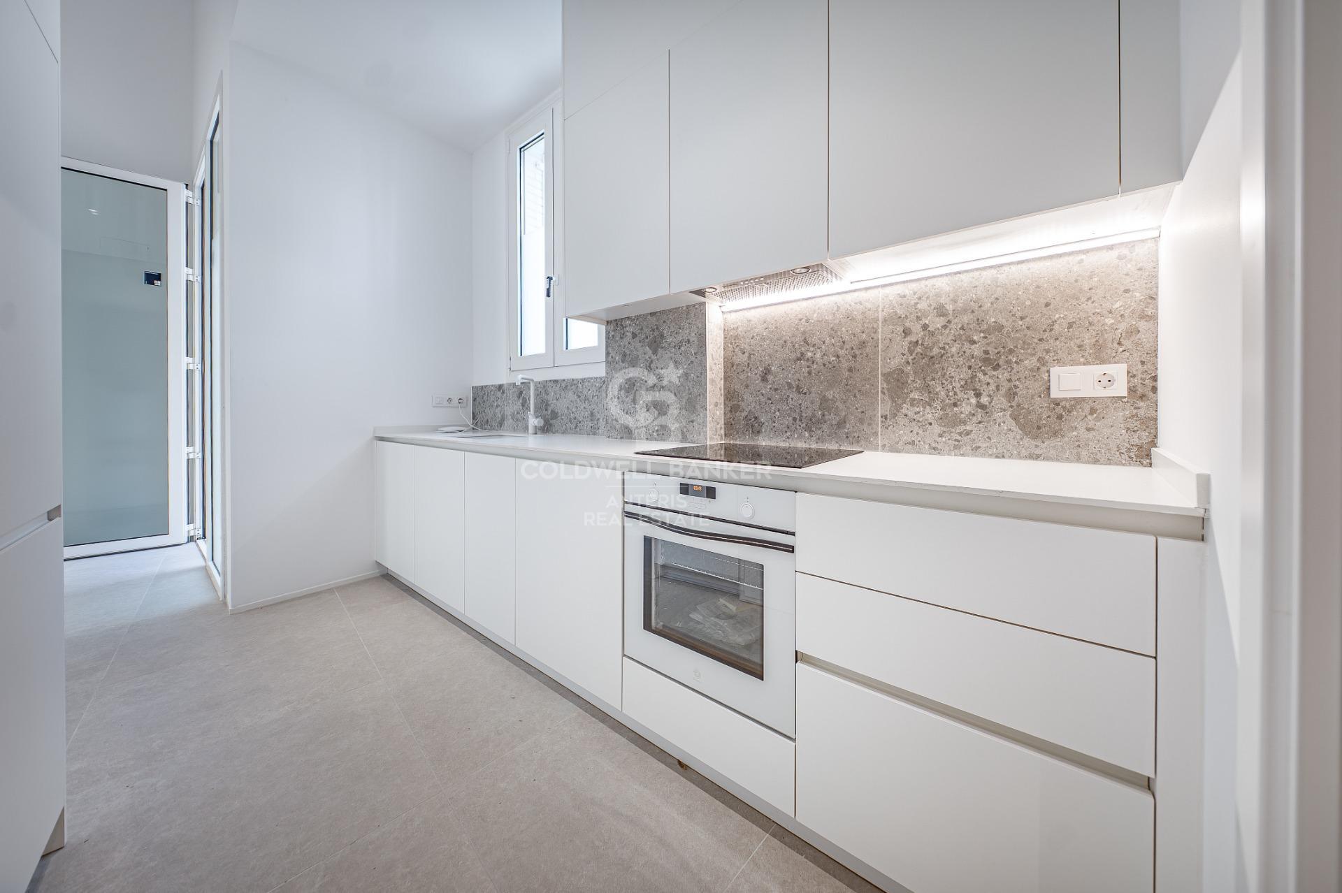 Duplex z prywatnym patio i basenem na dachu – okolice Camp Nou