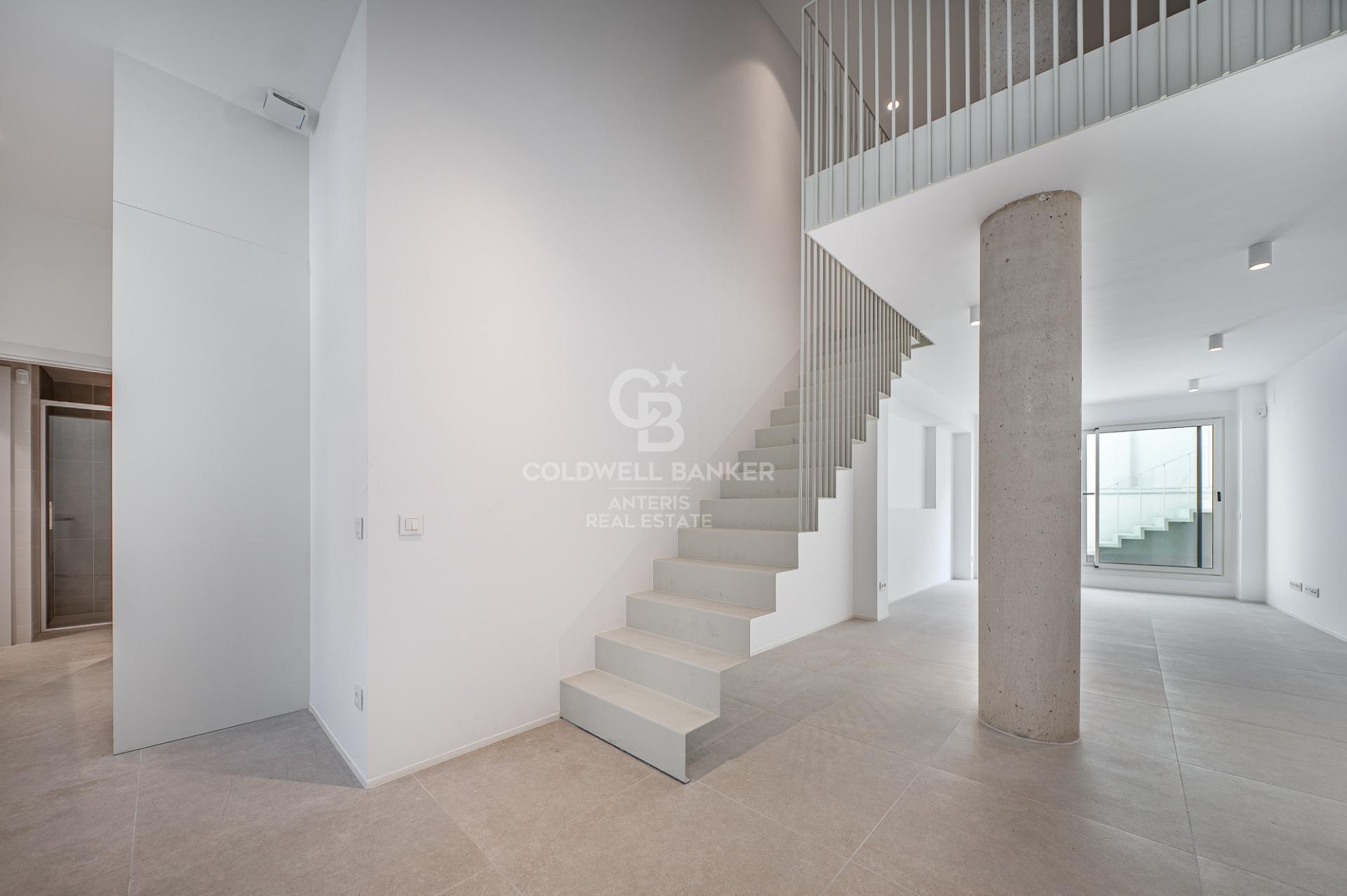 Duplex z prywatnym patio i basenem na dachu – okolice Camp Nou