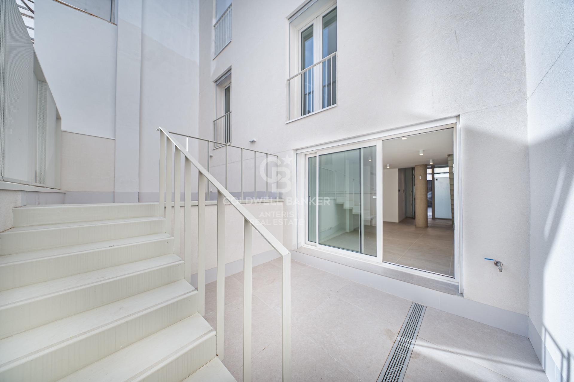 Duplex z prywatnym patio i basenem na dachu – okolice Camp Nou