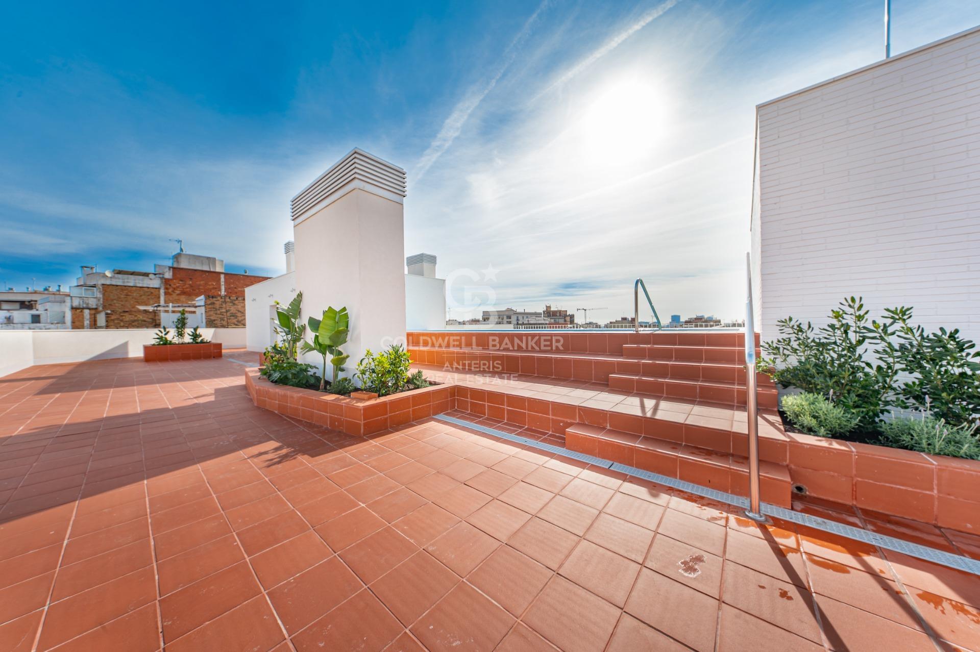 Duplex z prywatnym patio i basenem na dachu – okolice Camp Nou