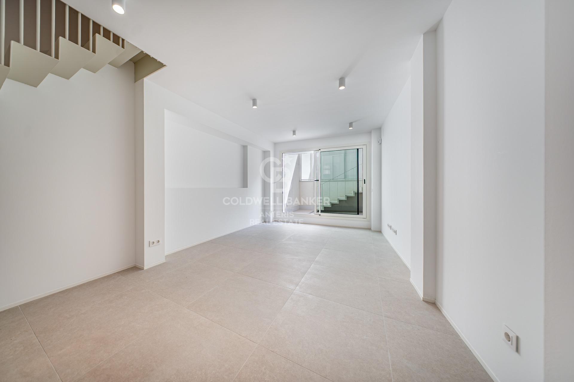 Duplex z prywatnym patio i basenem na dachu – okolice Camp Nou