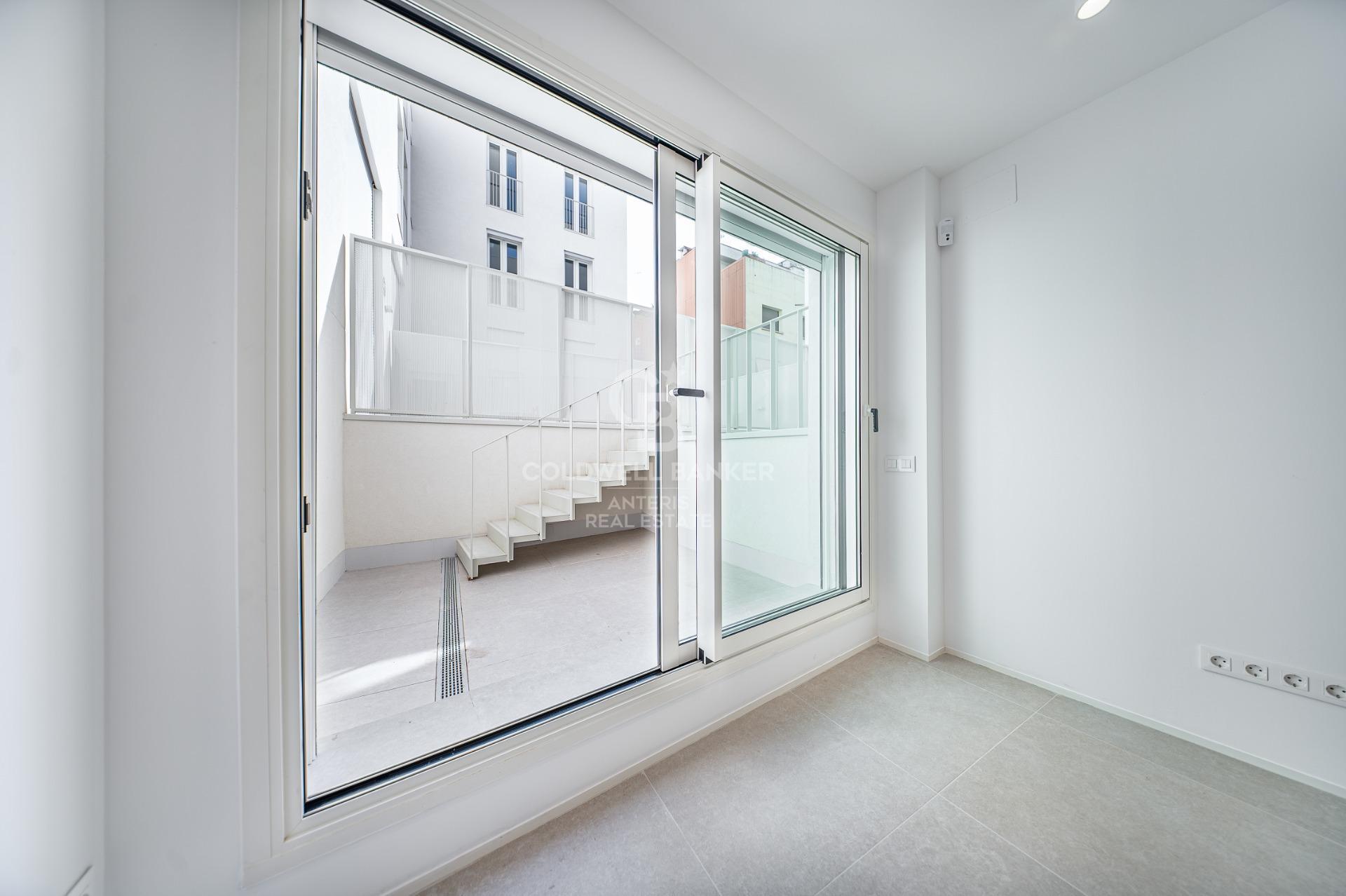 Duplex z prywatnym patio i basenem na dachu – okolice Camp Nou