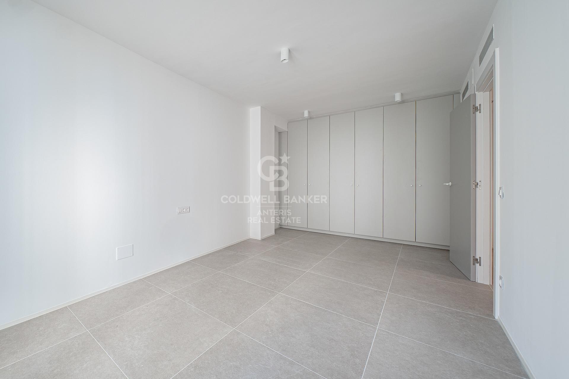 Duplex z prywatnym patio i basenem na dachu – okolice Camp Nou