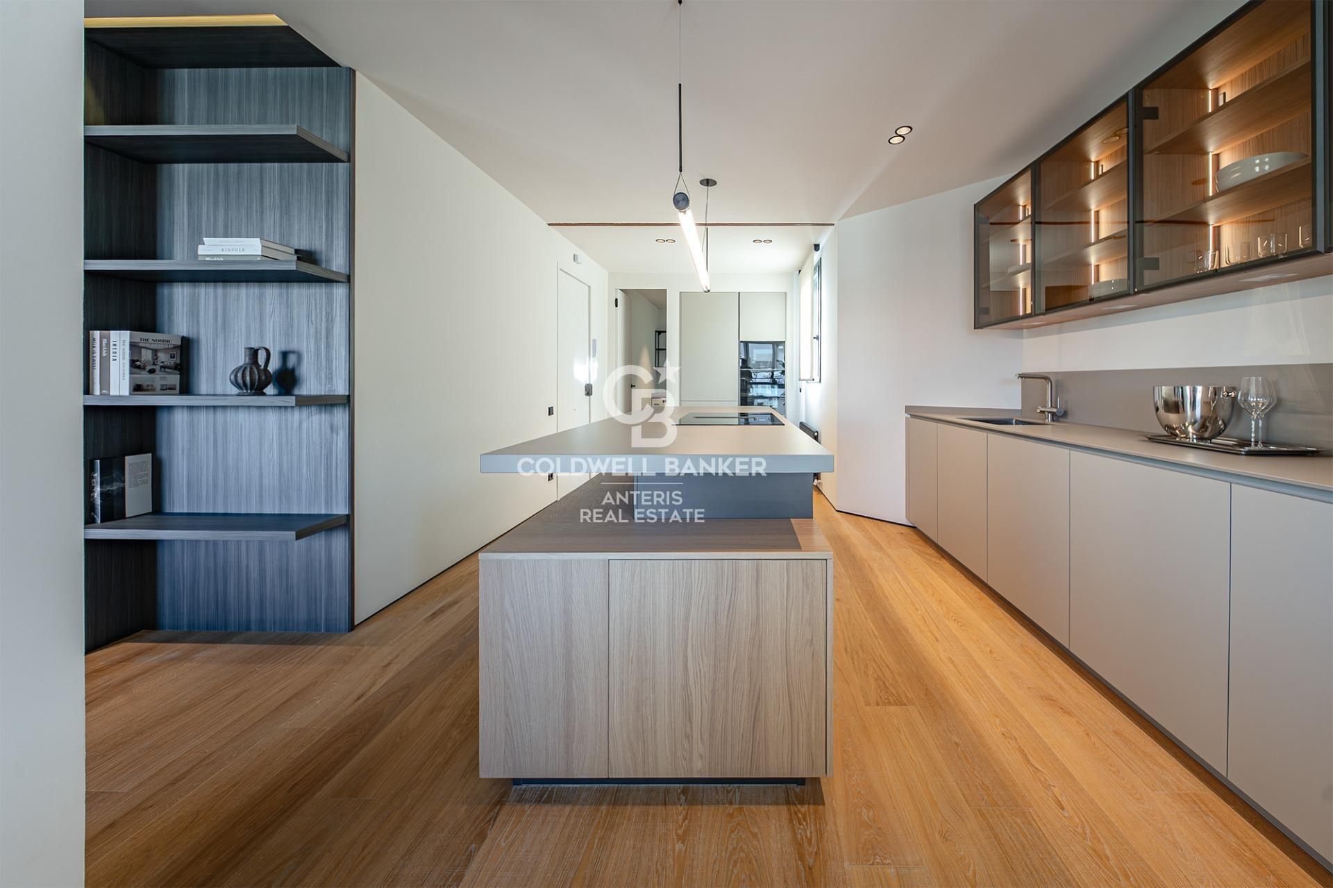 Luksusowy, odnowiony penthouse z tarasem