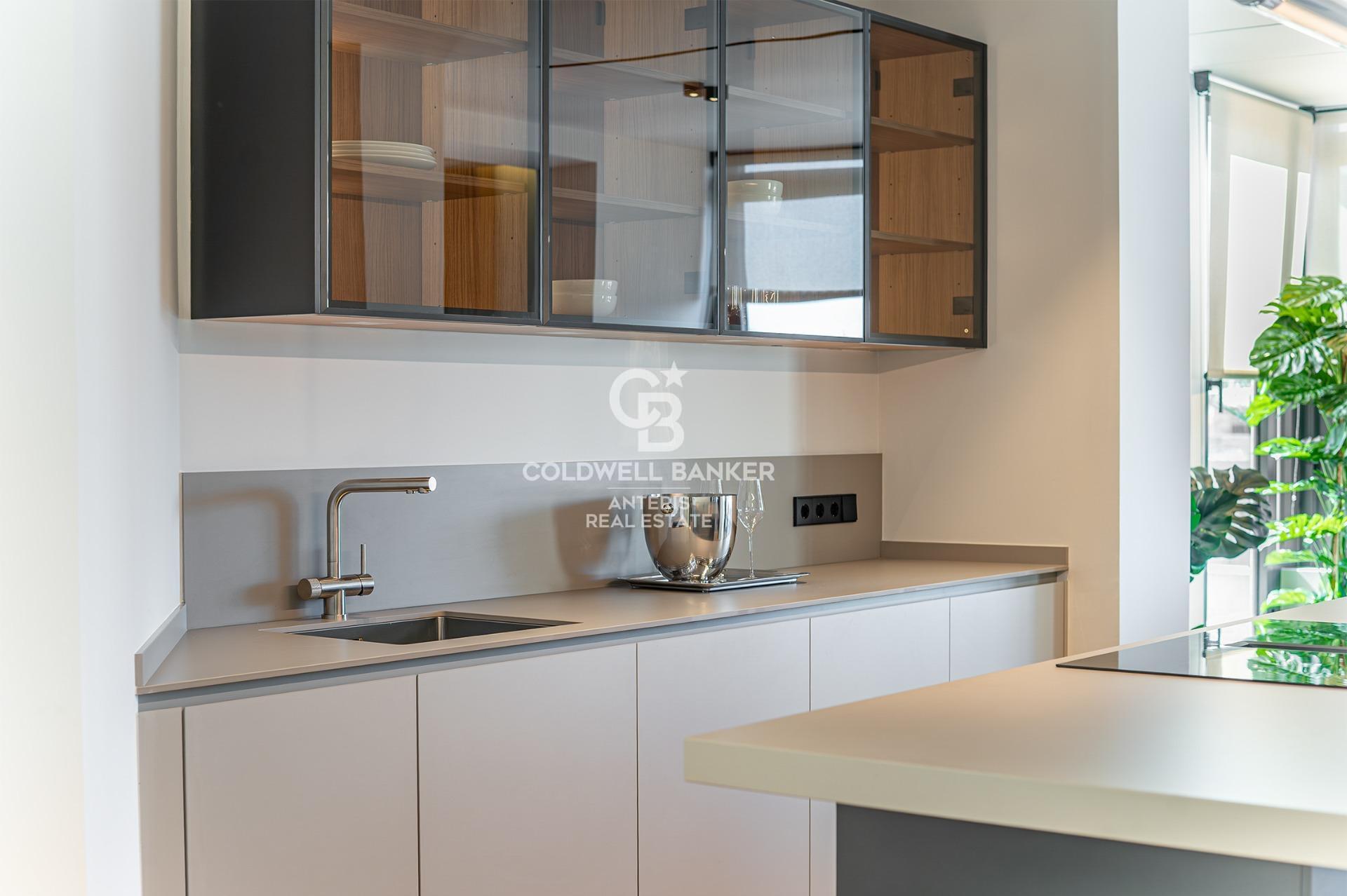 Luksusowy, odnowiony penthouse z tarasem