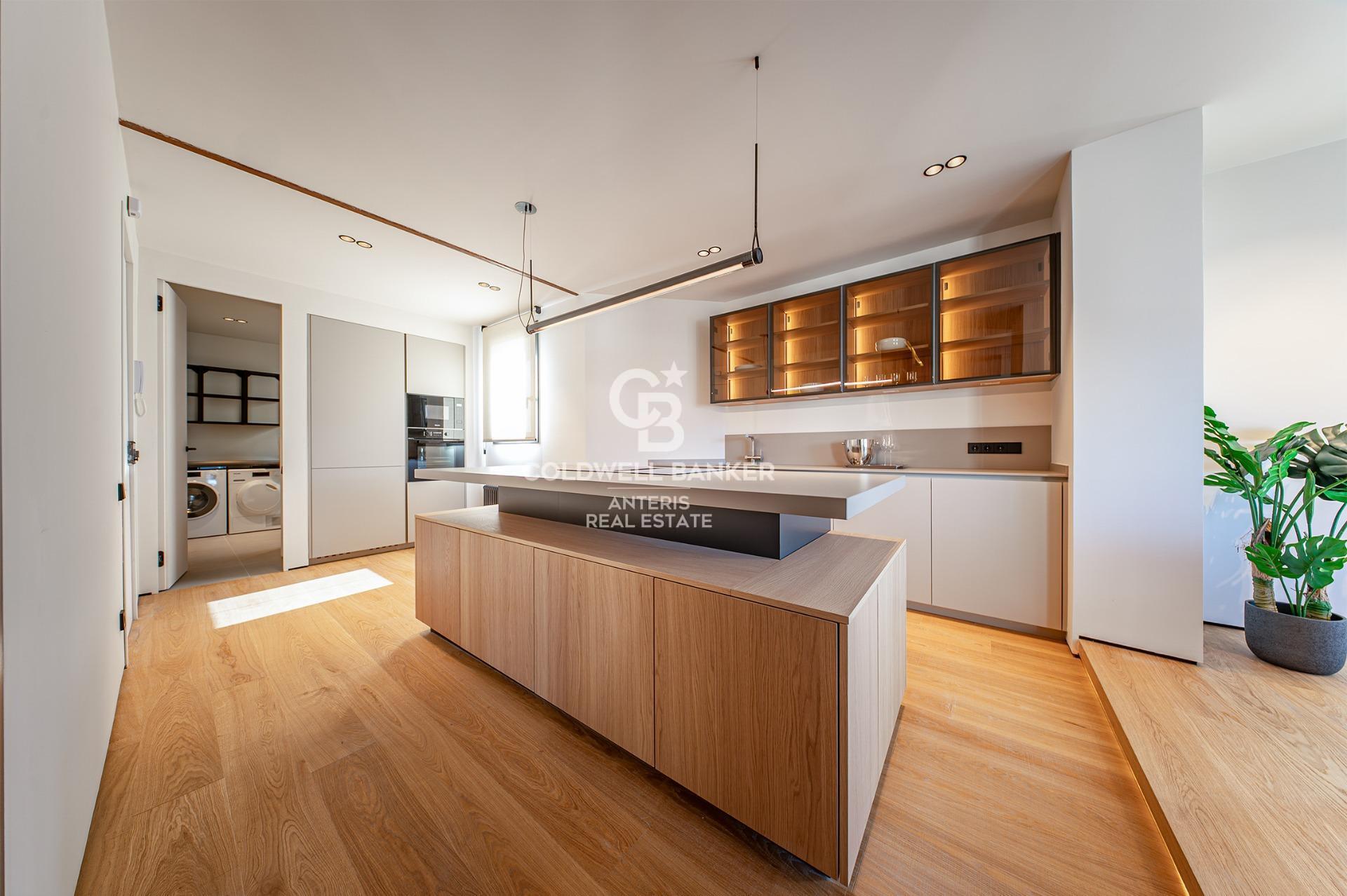 Luksusowy, odnowiony penthouse z tarasem