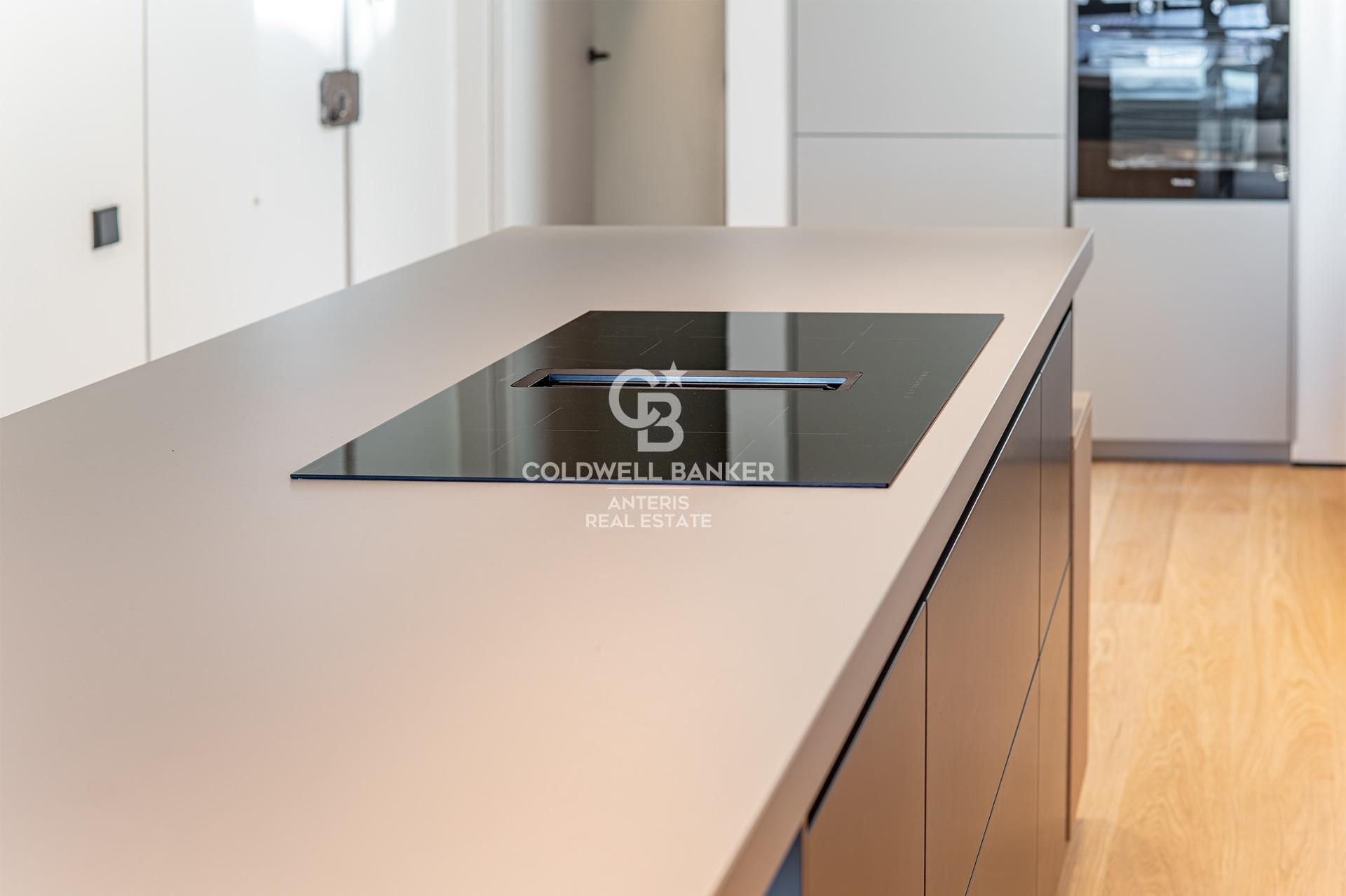 Luksusowy, odnowiony penthouse z tarasem