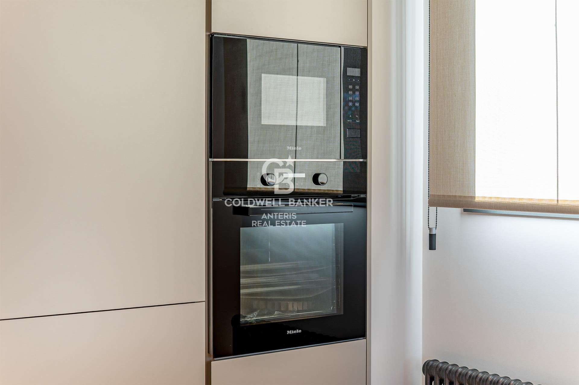 Luksusowy, odnowiony penthouse z tarasem